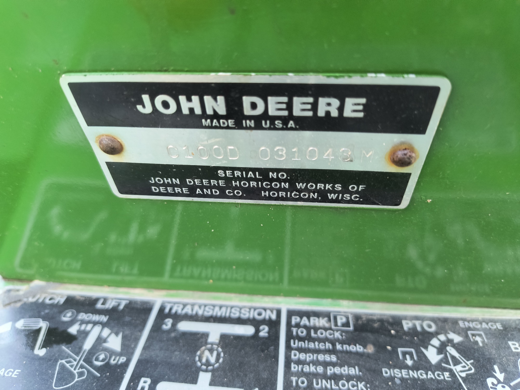 2000 john-deere series-100-lawn-tractor for sale near Elk River, Minnesota 106817_47_door_vin_sticker.jpg