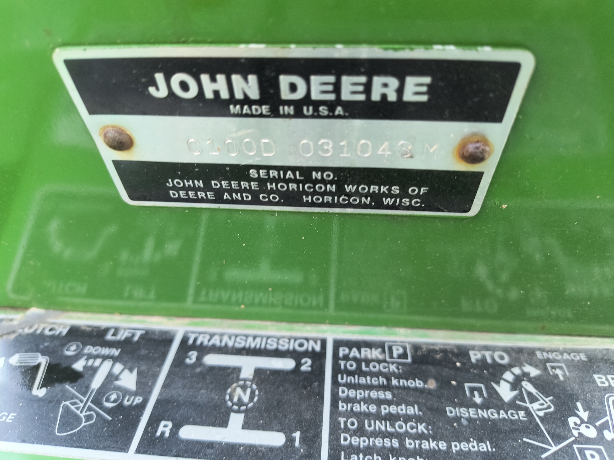 2000 john-deere series-100-lawn-tractor for sale near Elk River, Minnesota 106817_48_windshield_vin_plate.jpg