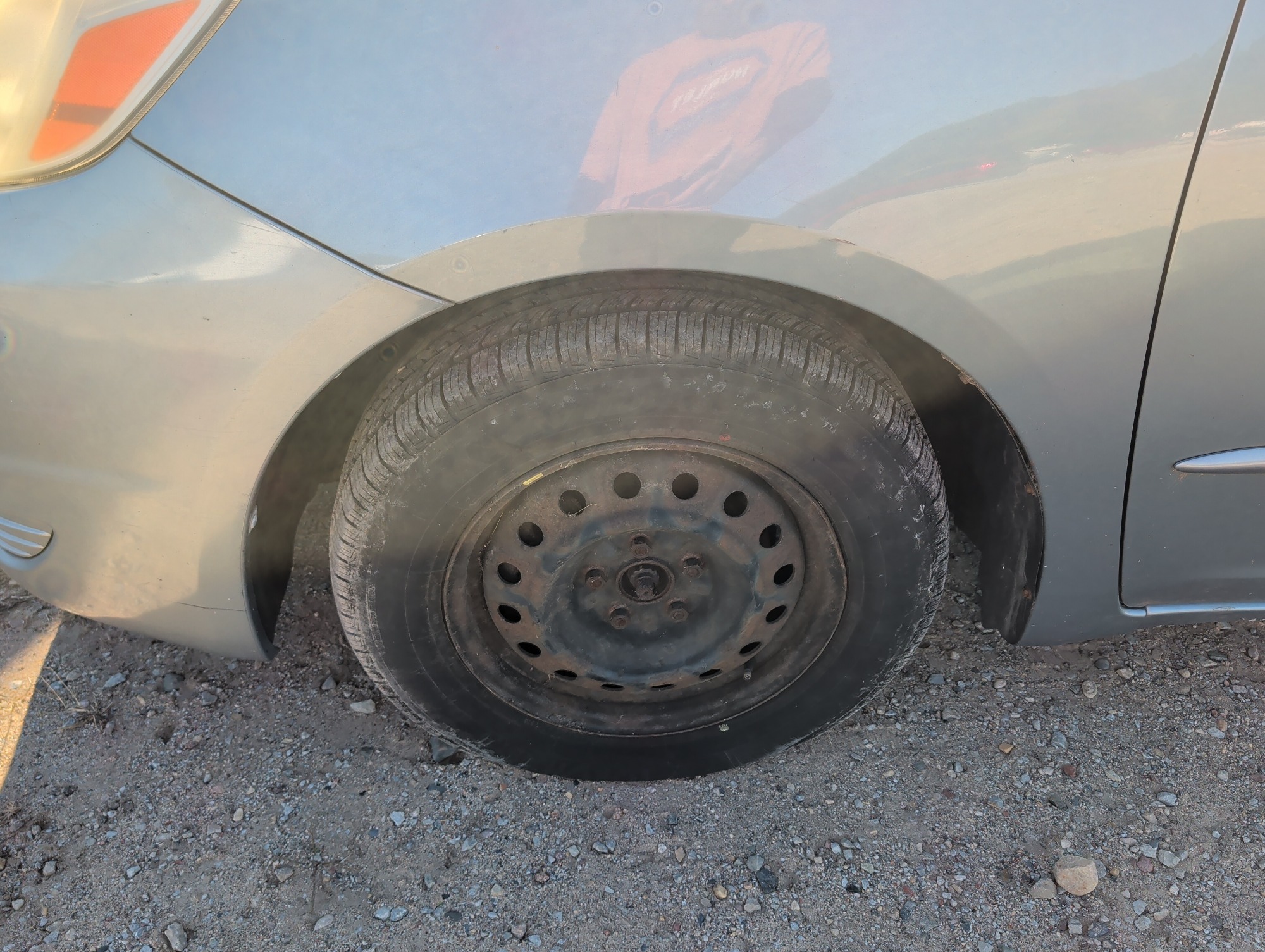 2005 toyota sienna le with 270873 miles for sale near Elk River, Minnesota 106819_12_drv_front_wheel.jpg