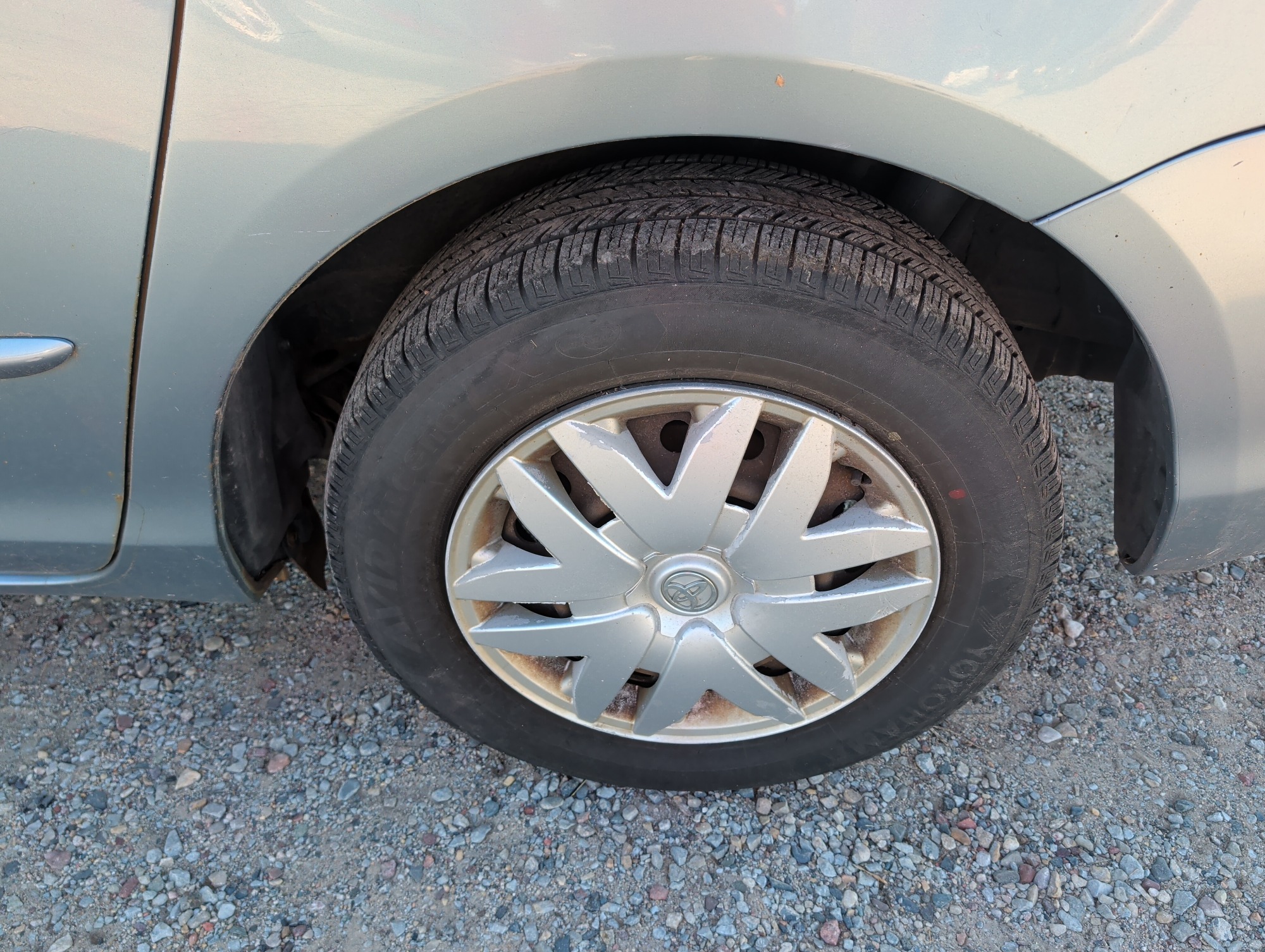 2005 toyota sienna le with 270873 miles for sale near Elk River, Minnesota 106819_13_rear_drv_wheel.jpg