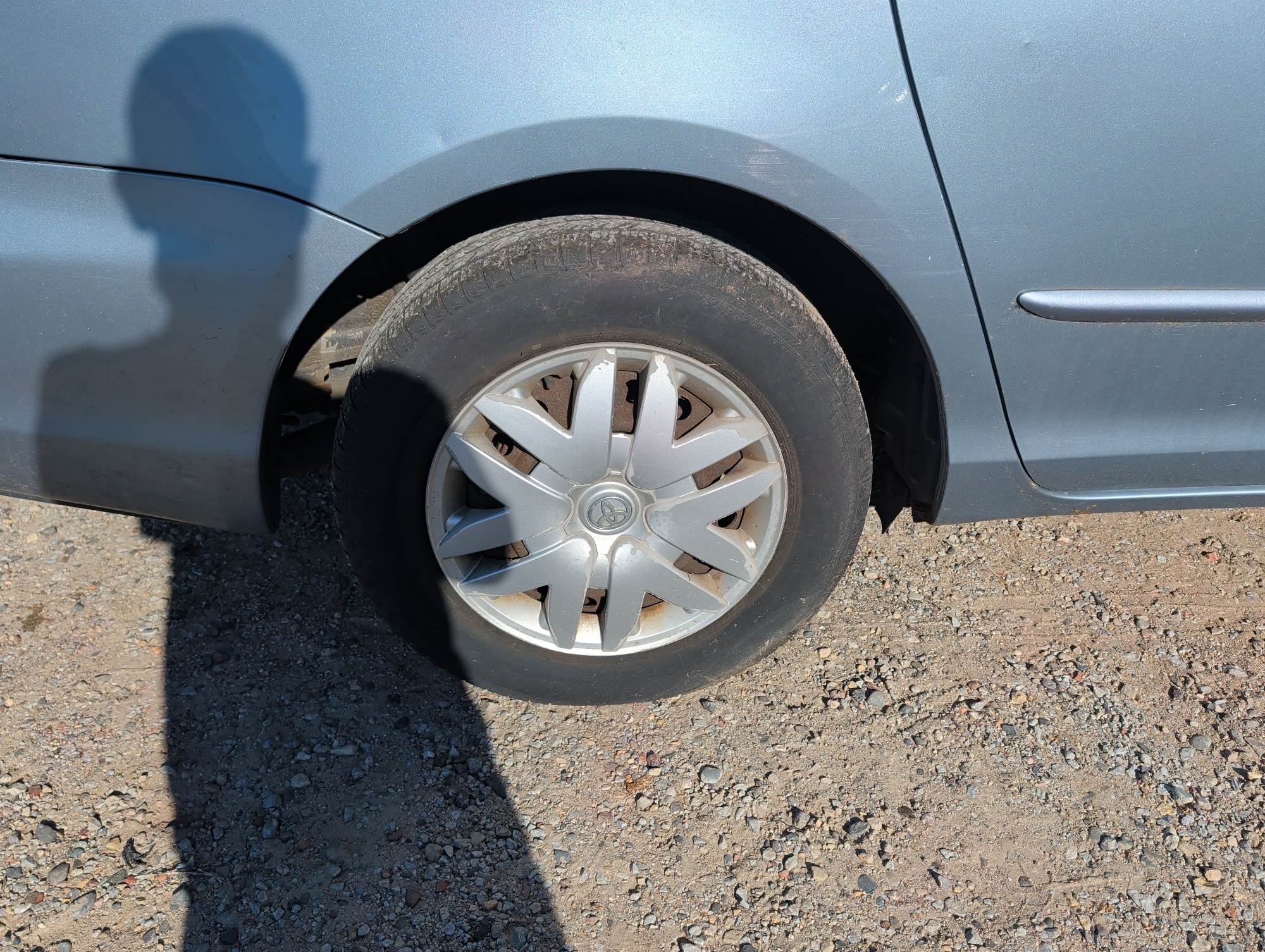 2005 toyota sienna le with 270873 miles for sale near Elk River, Minnesota 106819_14_rear_pass_wheel.jpg