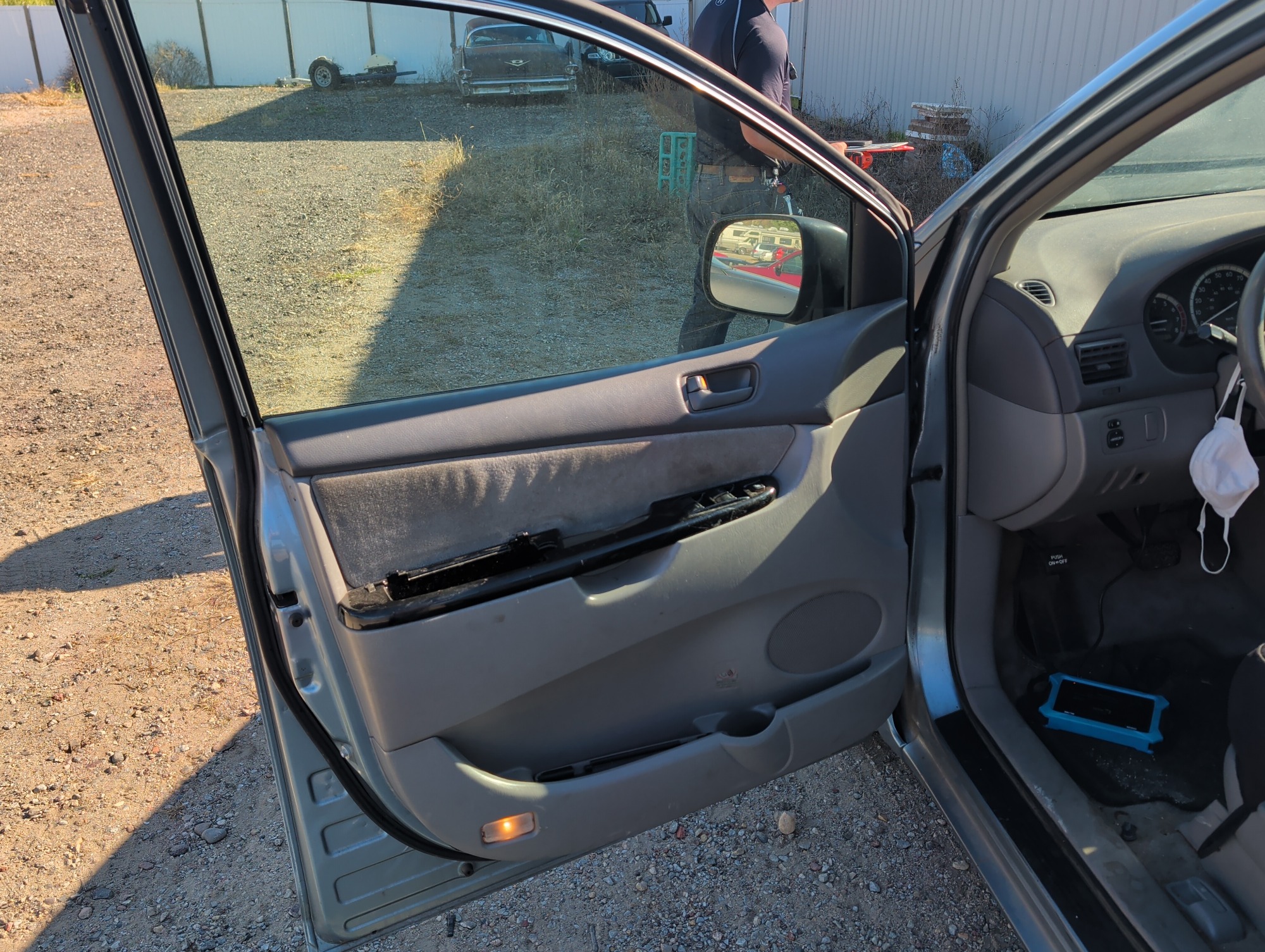 2005 toyota sienna le with 270873 miles for sale near Elk River, Minnesota 106819_23_driver_door_panel.jpg
