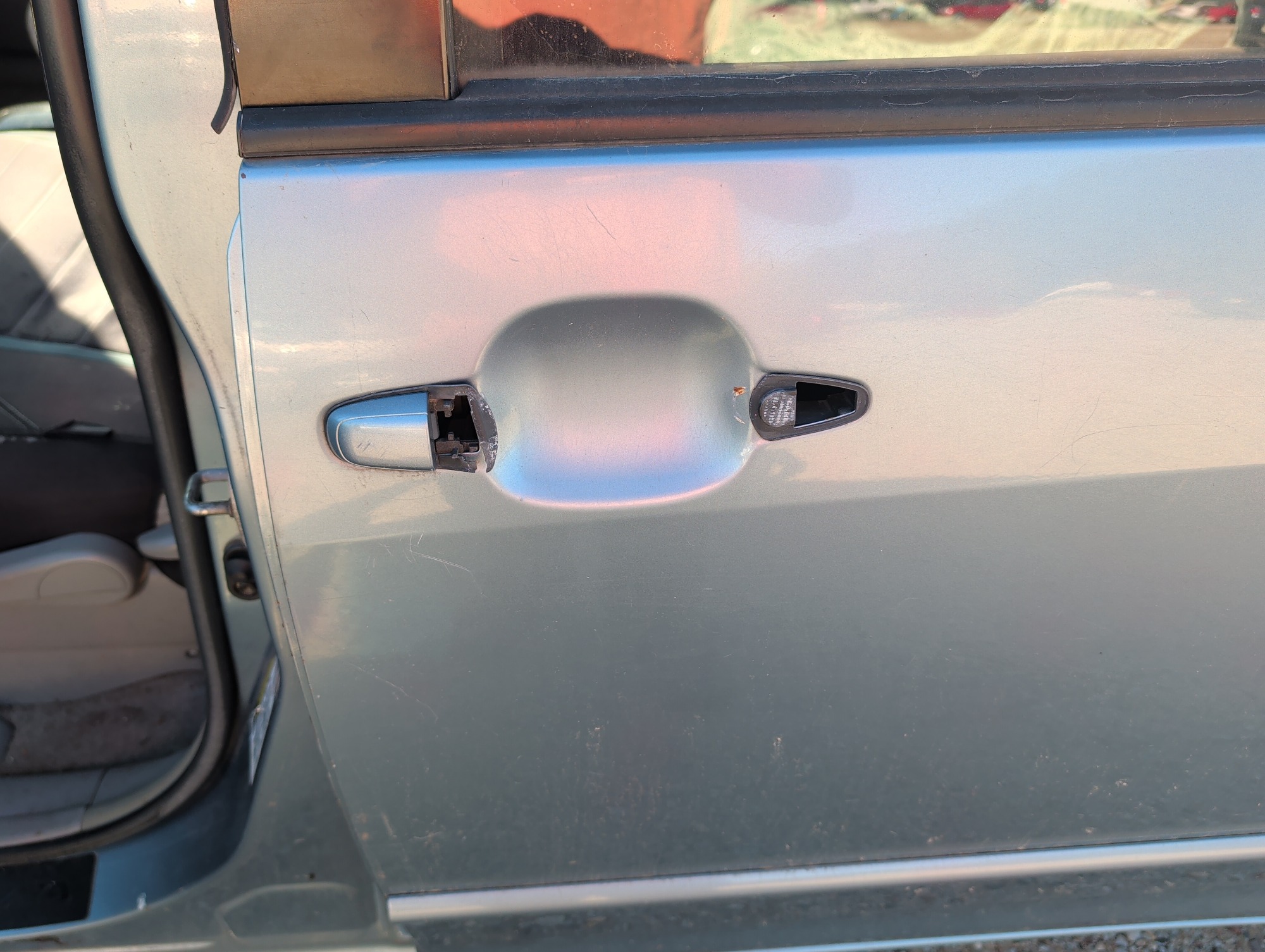 2005 toyota sienna le with 270873 miles for sale near Elk River, Minnesota 106819_24_drv_rear_seat.jpg