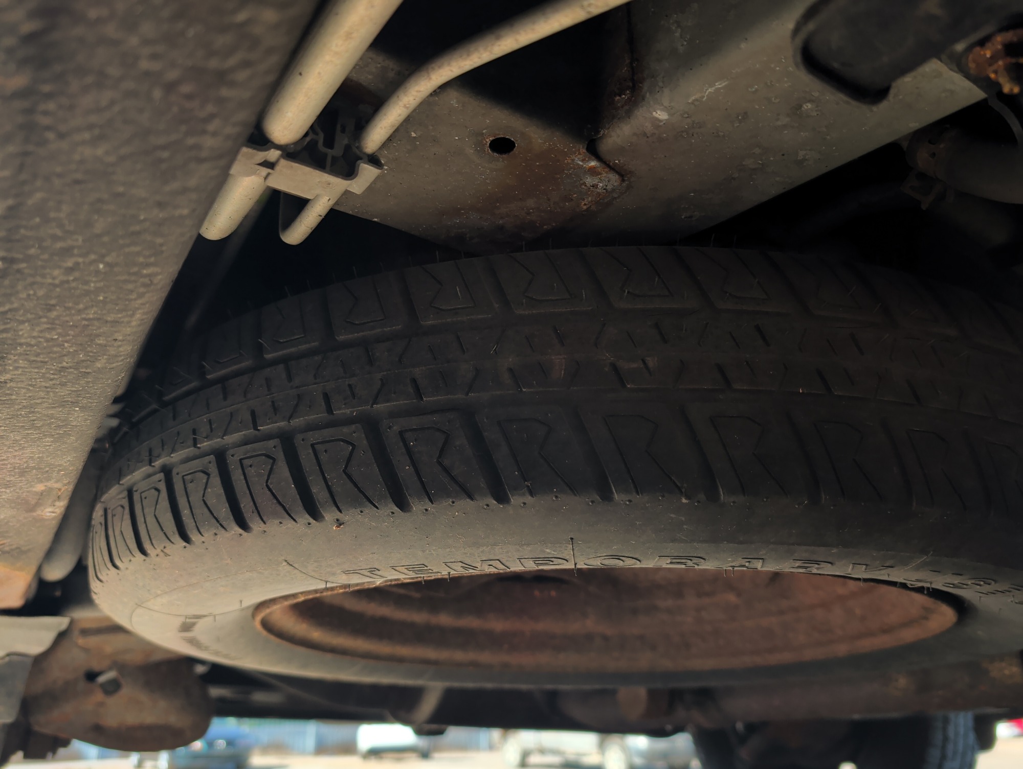2005 toyota sienna le with 270873 miles for sale near Elk River, Minnesota 106819_27_spare_tire.jpg