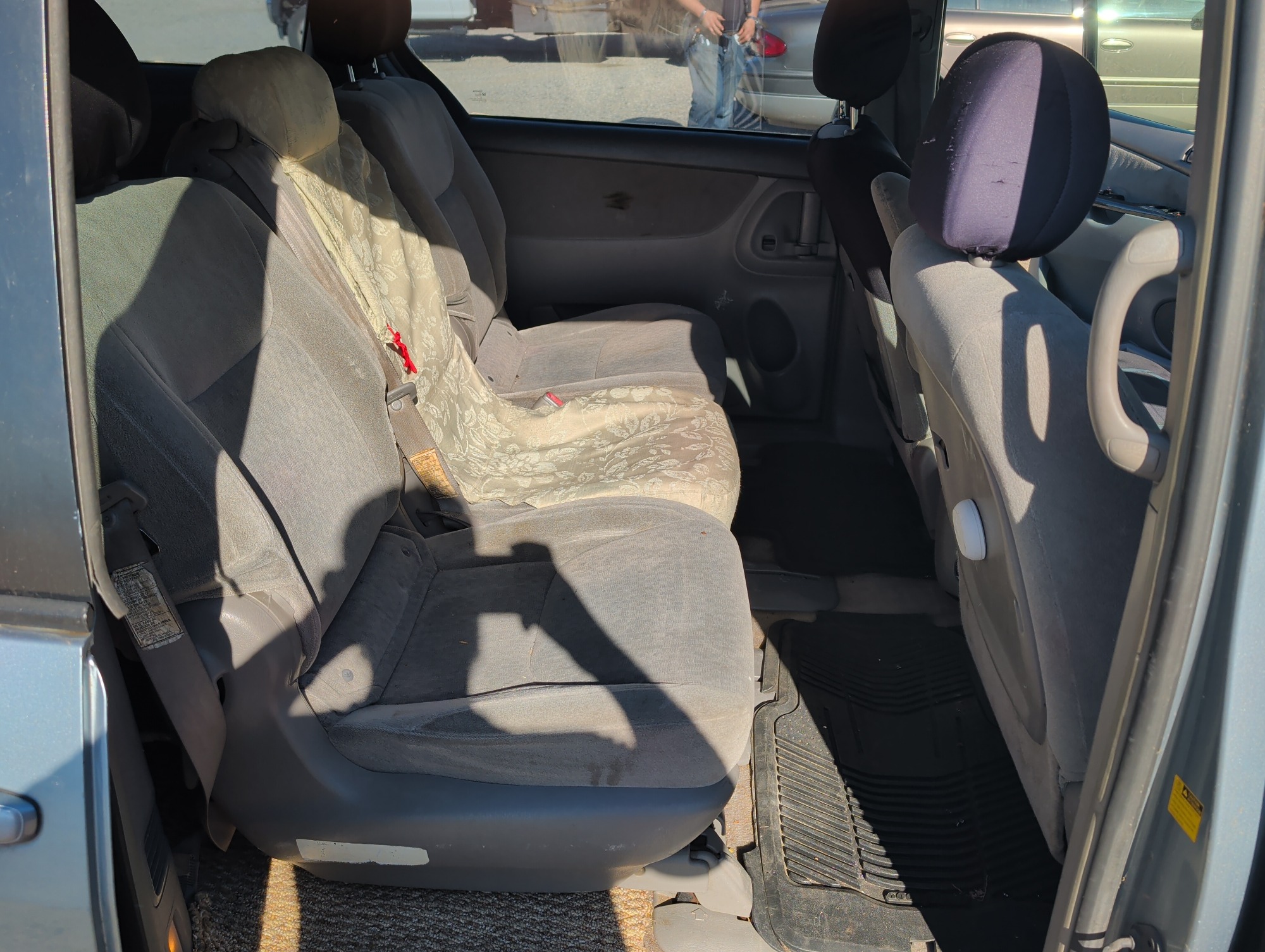 2005 toyota sienna le with 270873 miles for sale near Elk River, Minnesota 106819_28_pass_rear_seat.jpg