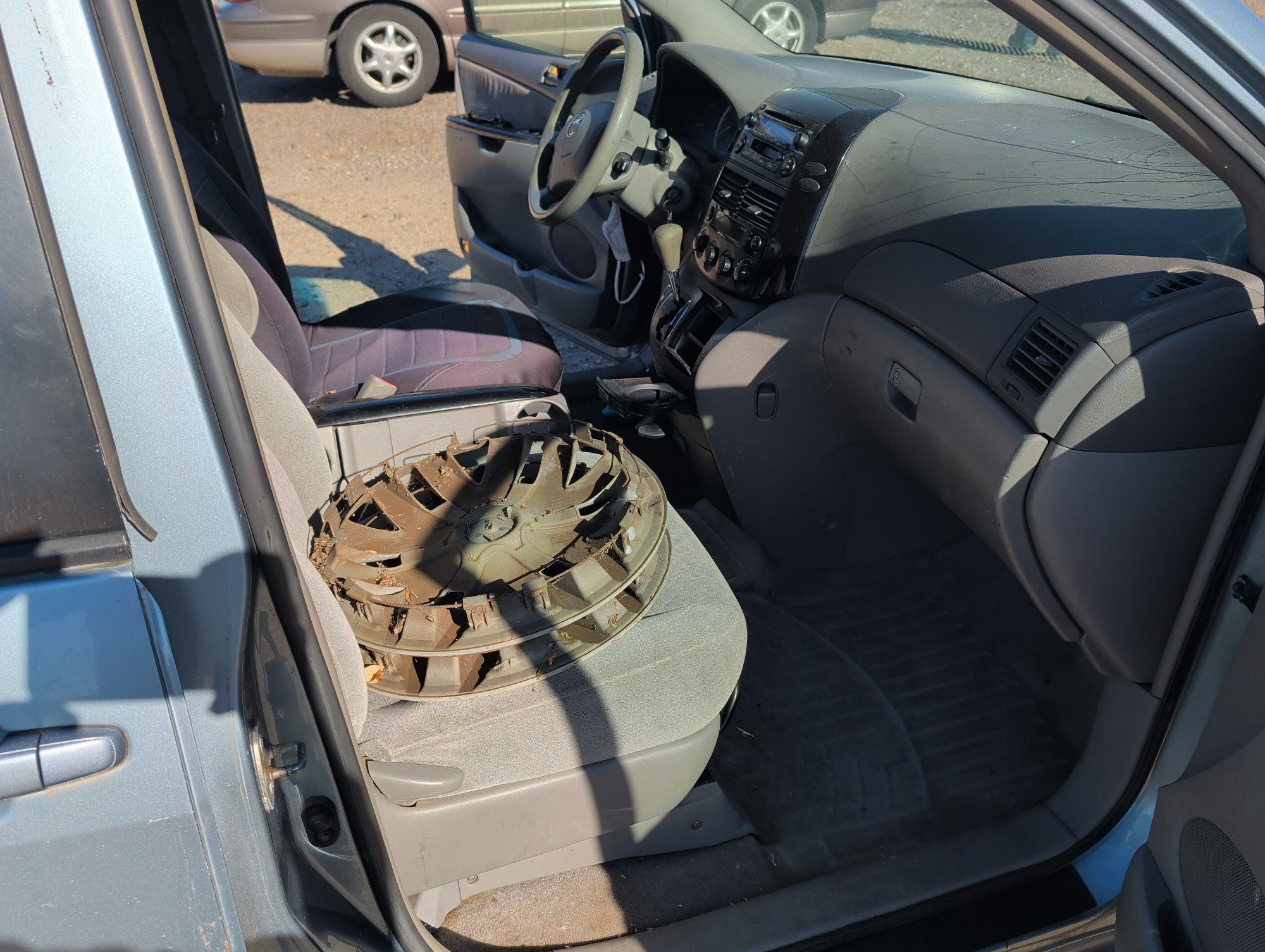 2005 toyota sienna le with 270873 miles for sale near Elk River, Minnesota 106819_31_passenger_seat.jpg