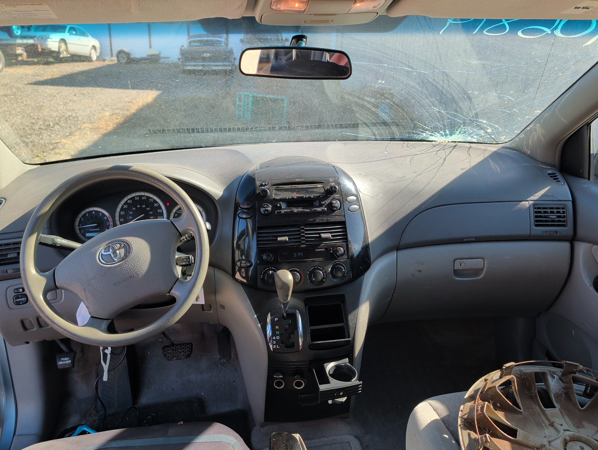 2005 toyota sienna le with 270873 miles for sale near Elk River, Minnesota 106819_34_whole_dash.jpg