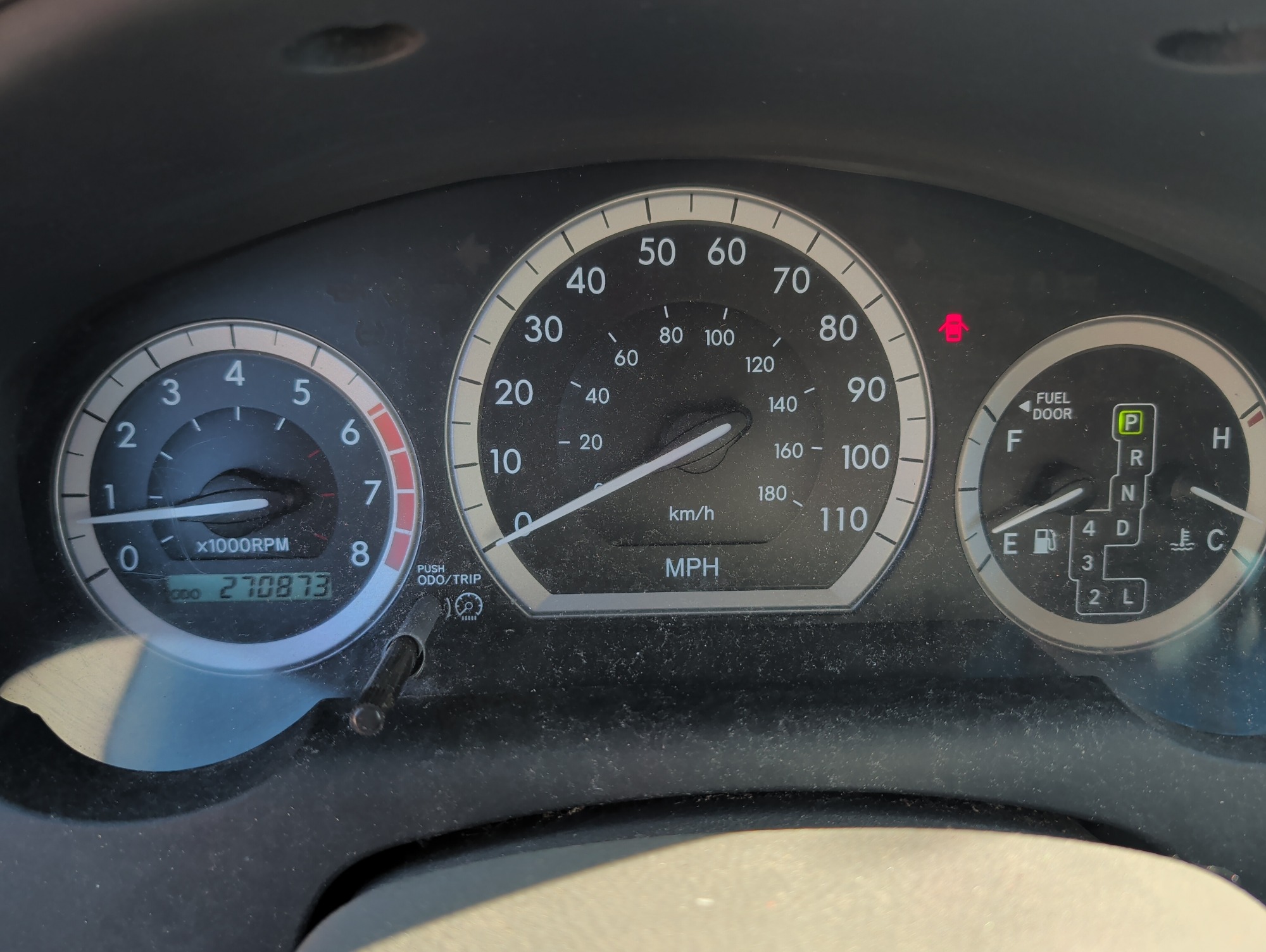 2005 toyota sienna le with 270873 miles for sale near Elk River, Minnesota 106819_43_gauge_cluster.jpg