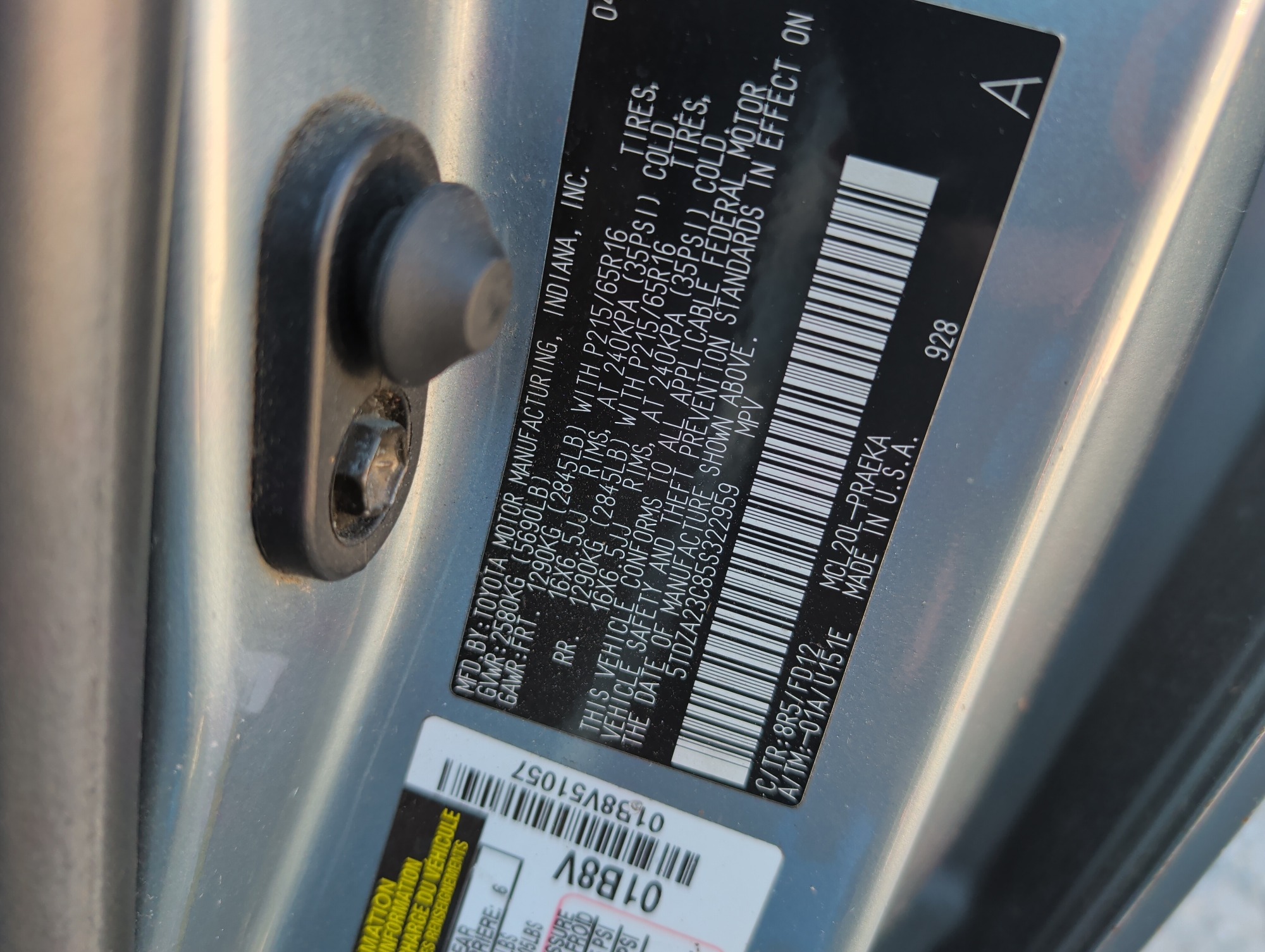 2005 toyota sienna le with 270873 miles for sale near Elk River, Minnesota 106819_47_door_vin_sticker.jpg