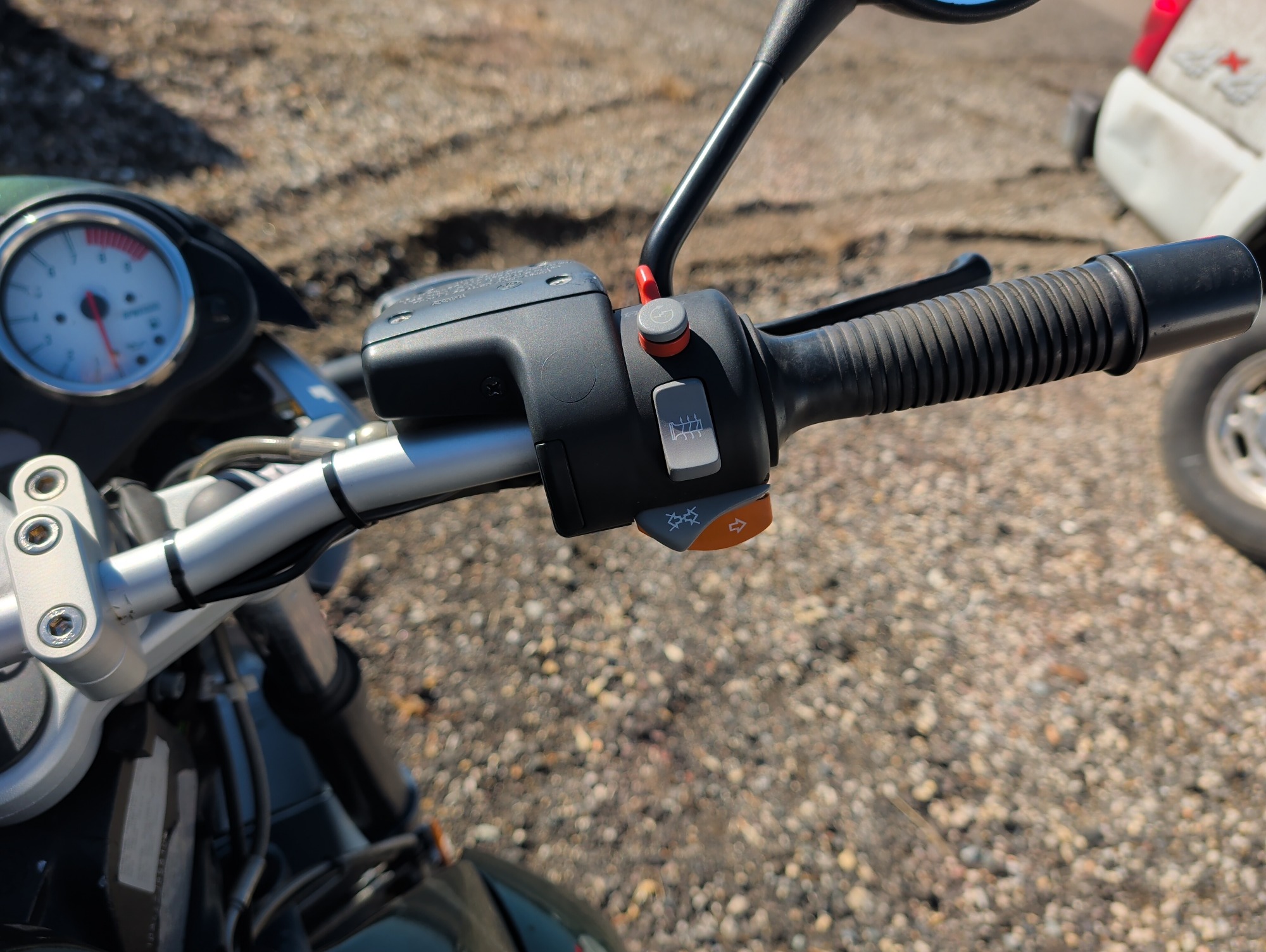 2004 bmw r1150r-rockster - with 24064 miles for sale near Elk River, Minnesota 106820_38_4x4_switch.jpg