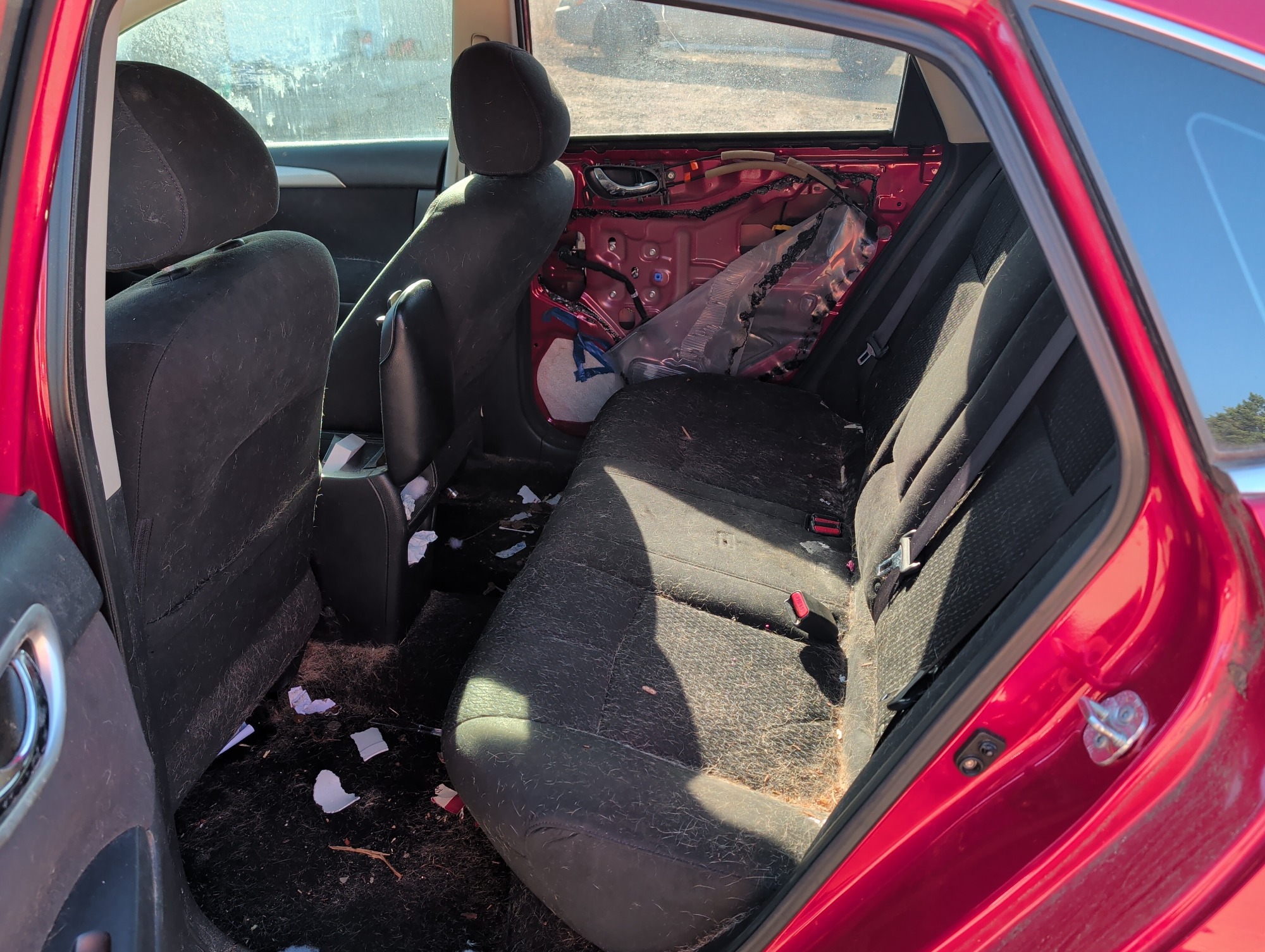 2013 nissan sentra s-6mt with 130137 miles for sale near Elk River, Minnesota 106822_24_drv_rear_seat.jpg