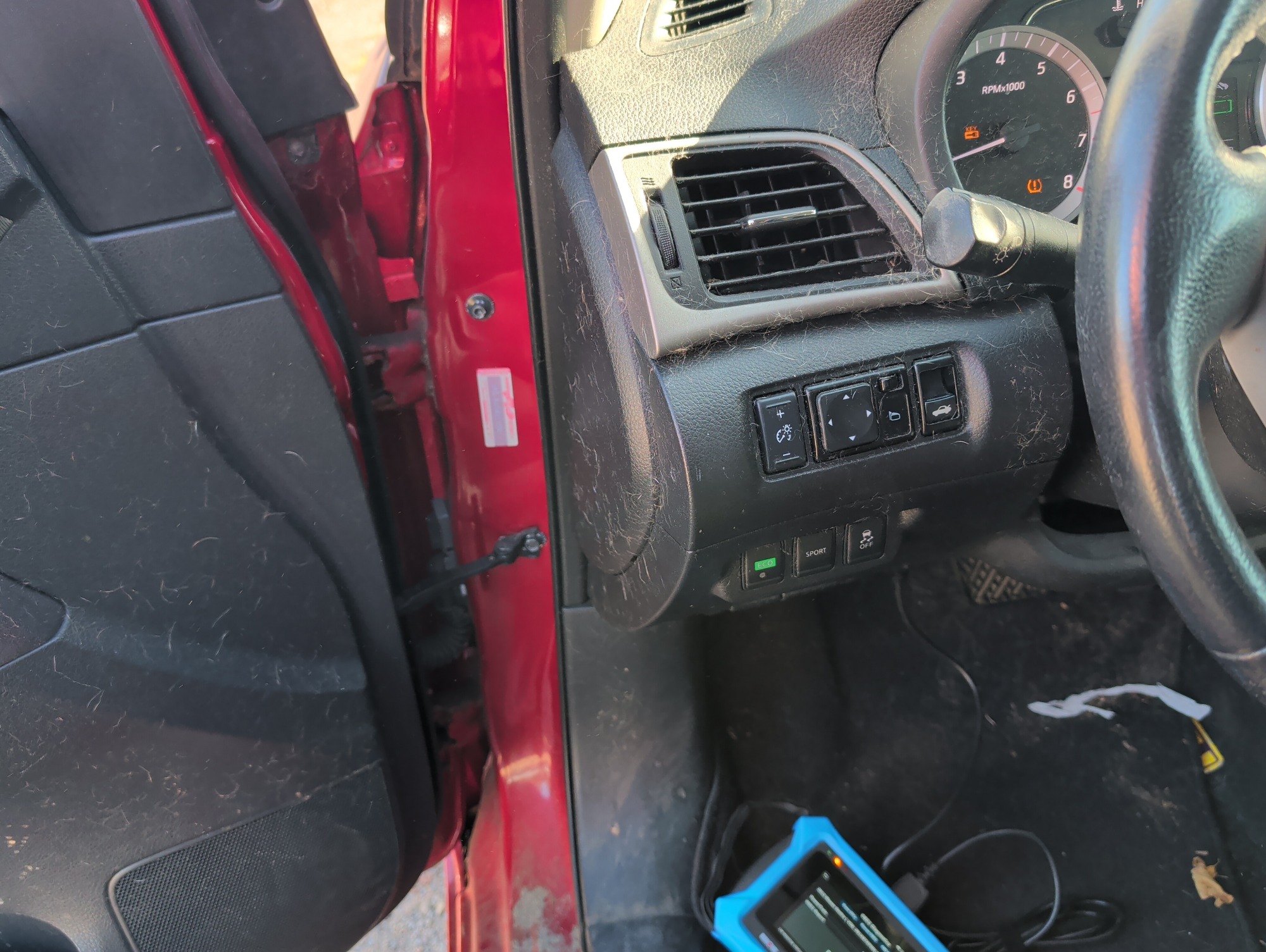 2013 nissan sentra s-6mt with 130137 miles for sale near Elk River, Minnesota 106822_37_left_of_steering_wheel.jpg