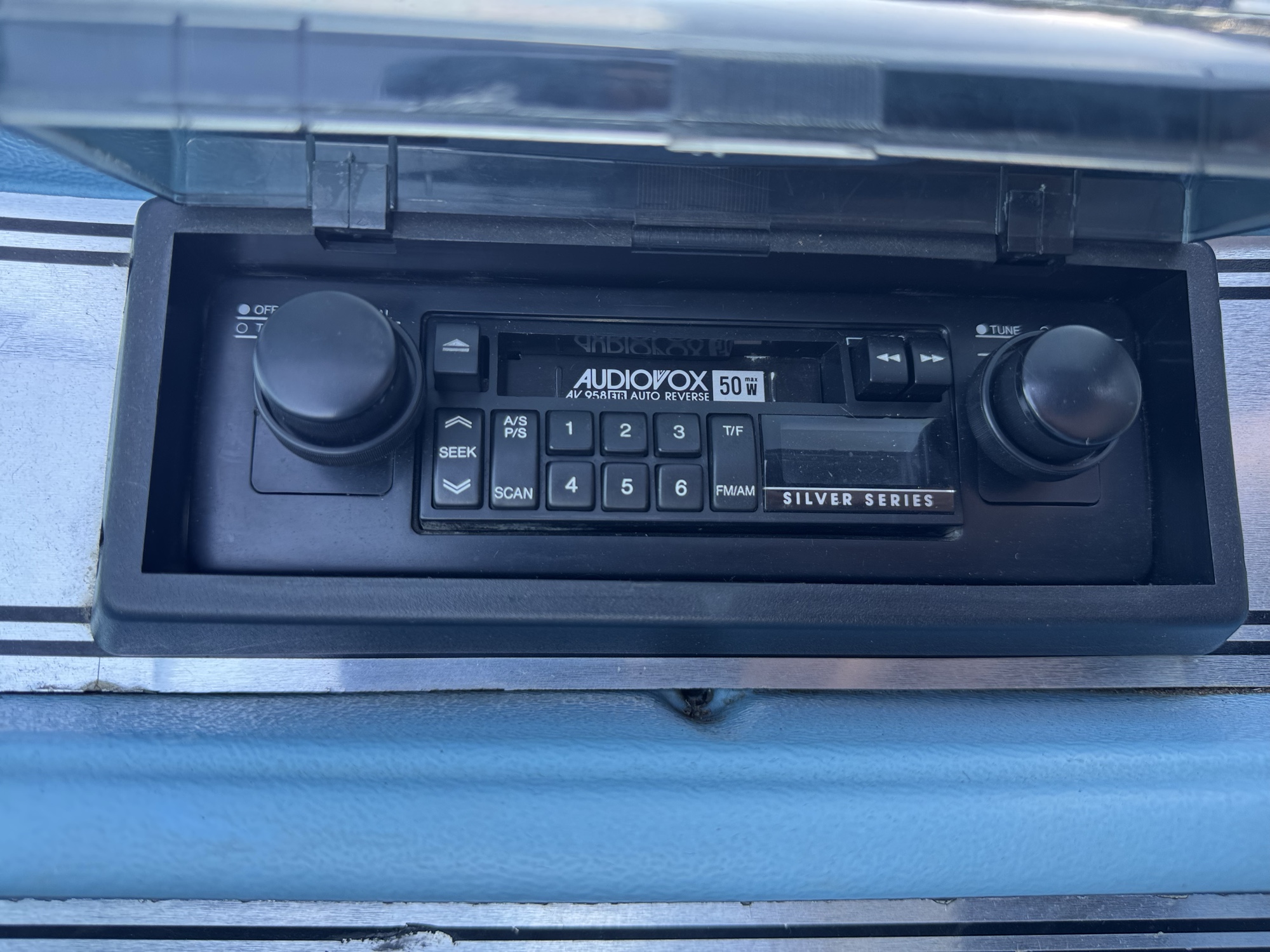 1986 starcraft- x for sale near Elk River, Minnesota 106823_39_radio_closeup.jpg