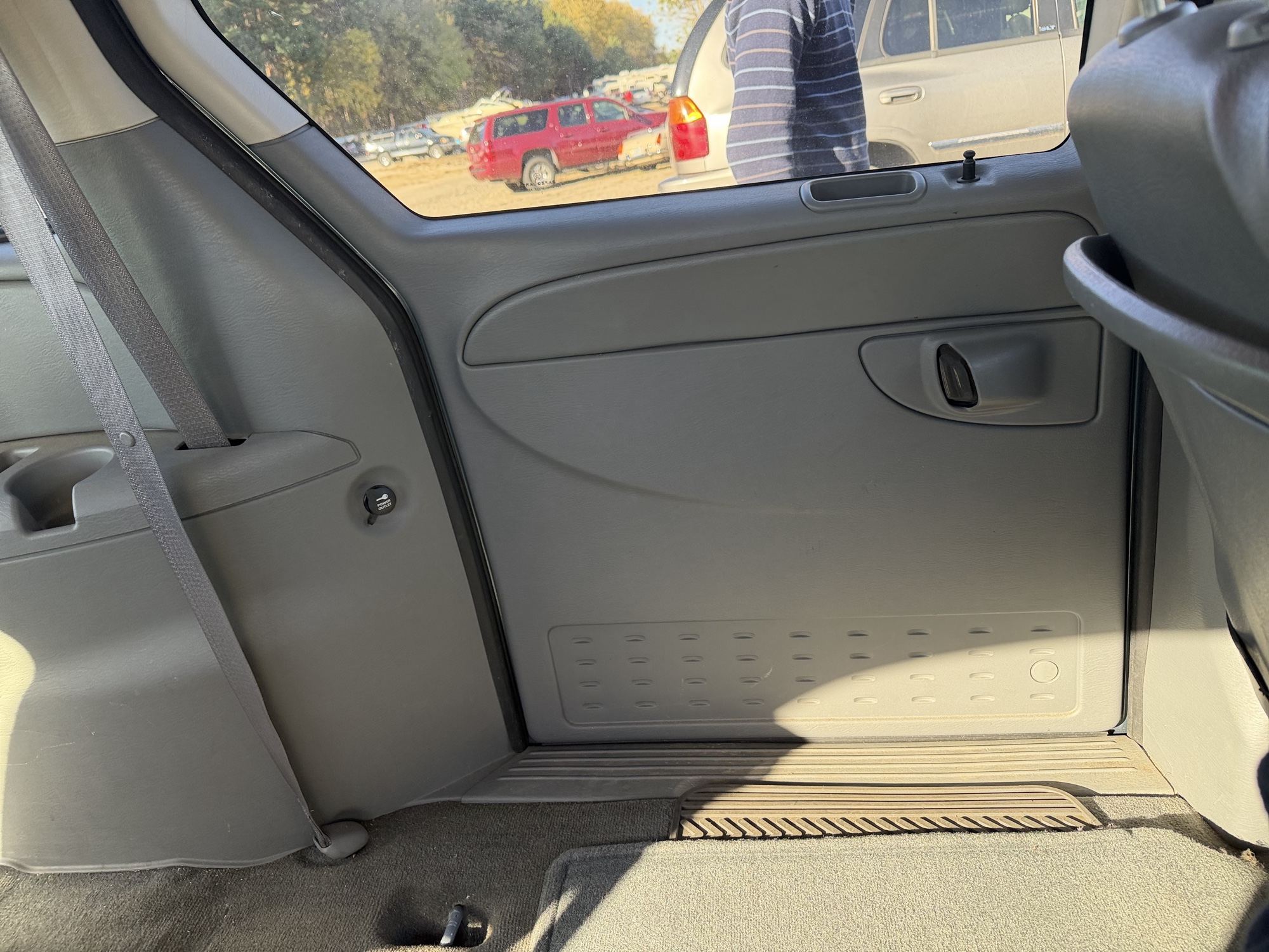 2007 dodge grand-caravan sxt with 169997 miles for sale near Elk River, Minnesota 106825_25_drv_rear_door_panel.jpg