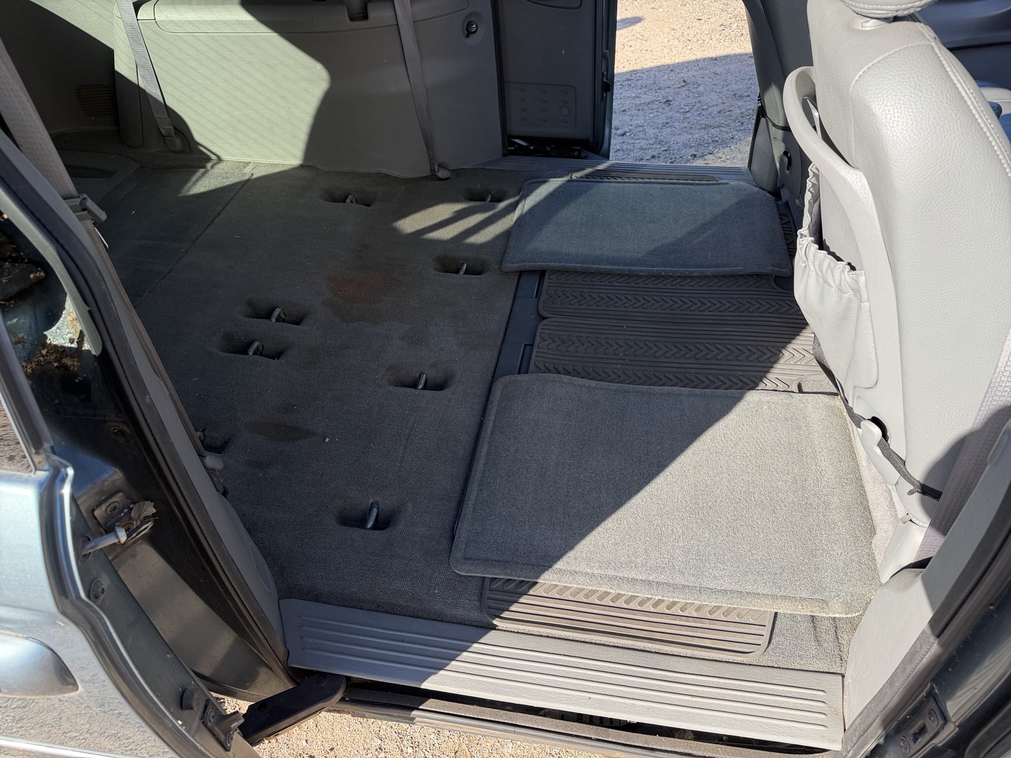 2007 dodge grand-caravan sxt with 169997 miles for sale near Elk River, Minnesota 106825_28_pass_rear_seat.jpg