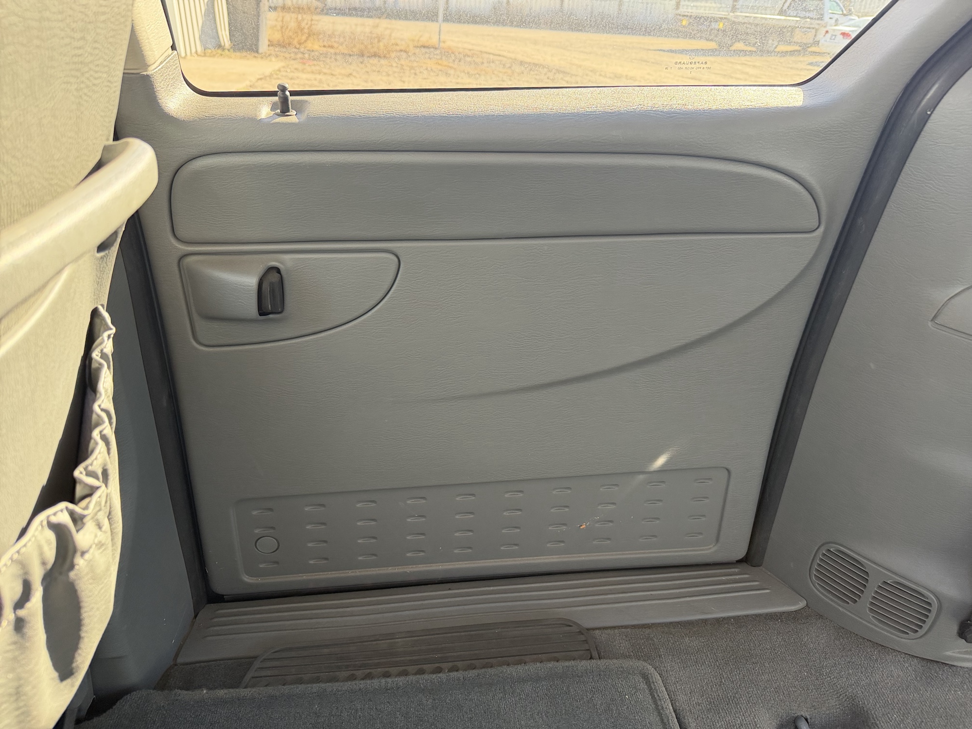 2007 dodge grand-caravan sxt with 169997 miles for sale near Elk River, Minnesota 106825_30_pass_rear_door_panel.jpg