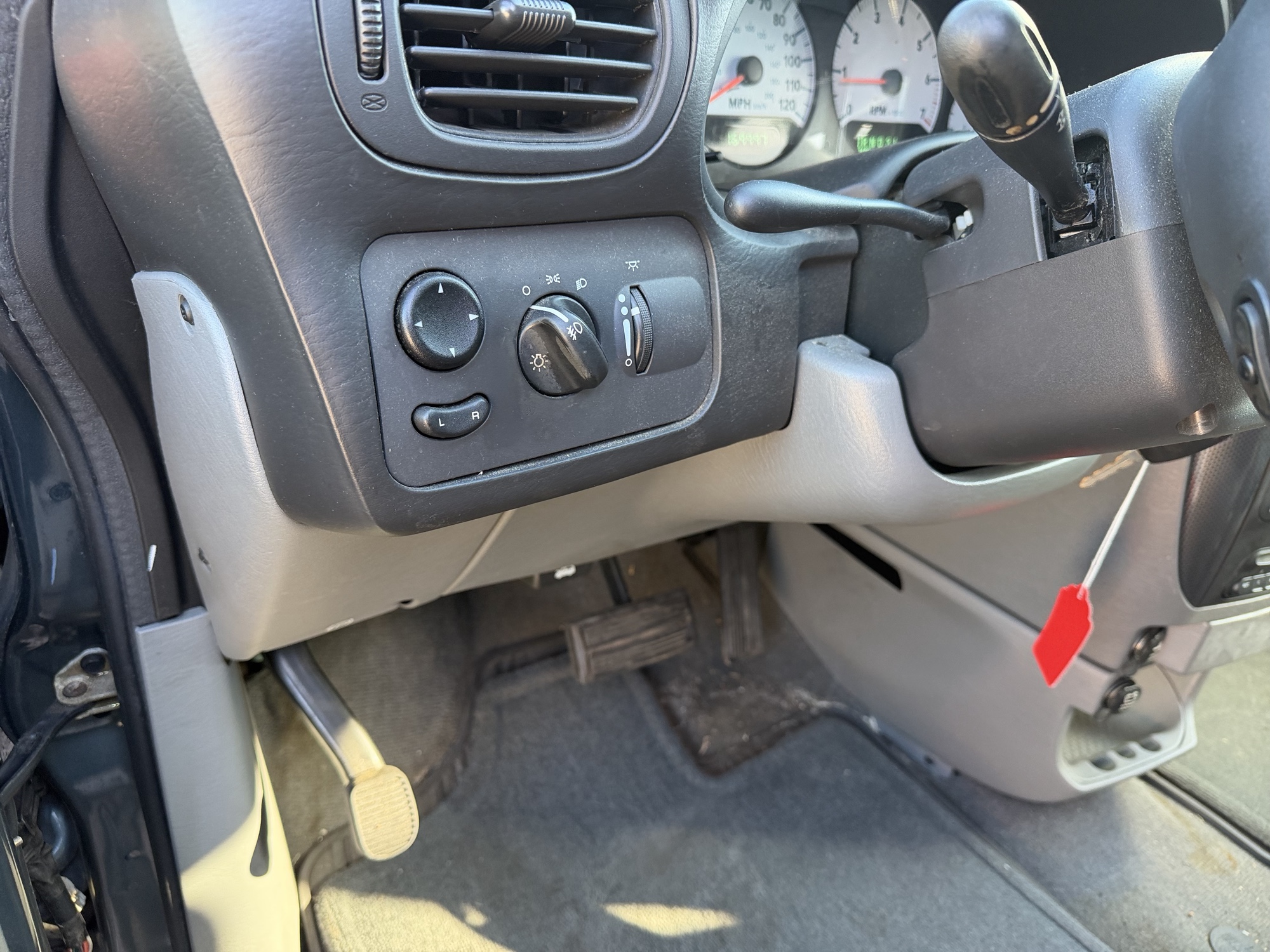 2007 dodge grand-caravan sxt with 169997 miles for sale near Elk River, Minnesota 106825_37_left_of_steering_wheel.jpg