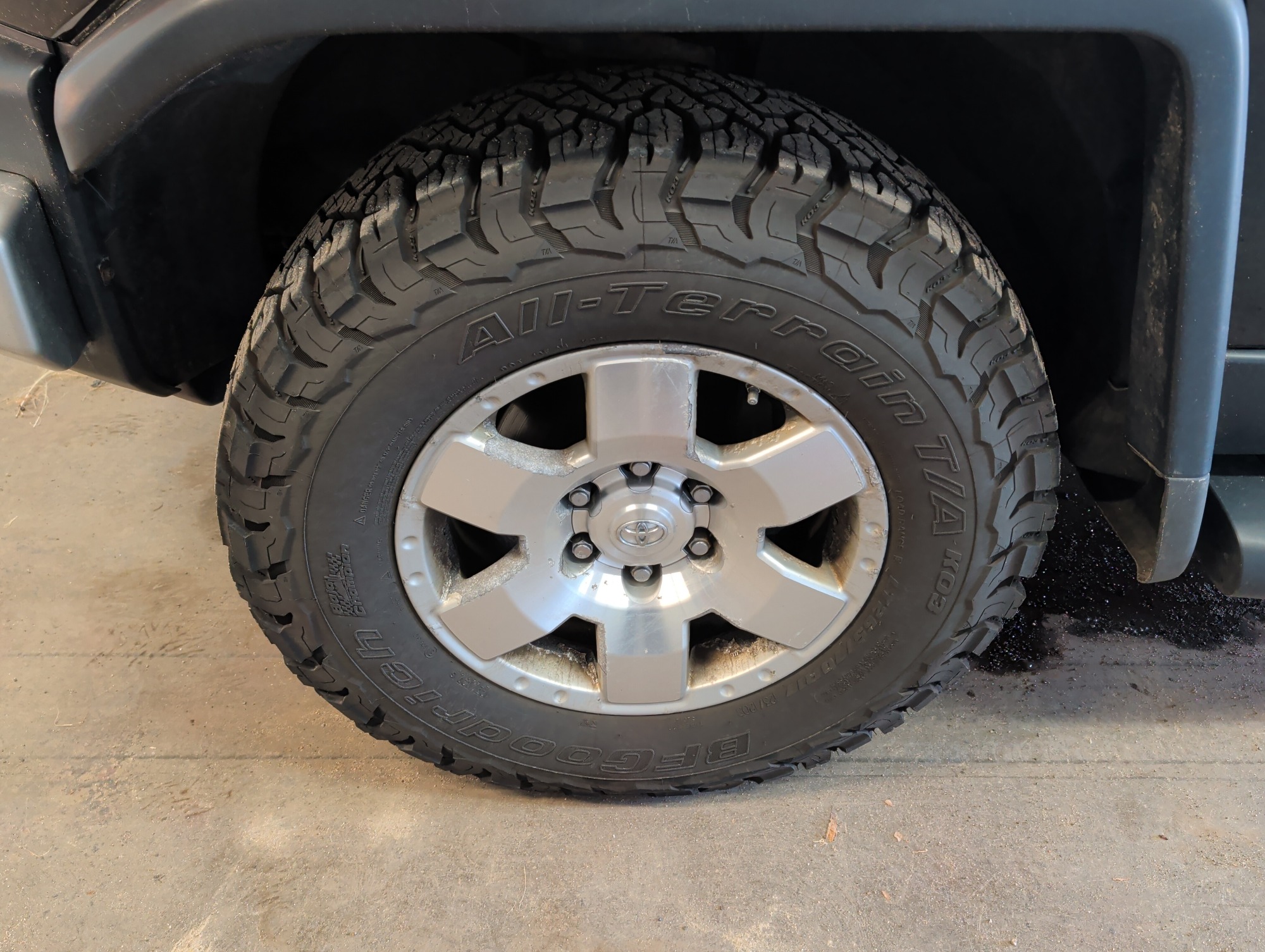 2008 toyota fj-cruiser 4wd-at with 98716 miles for sale near Elk River, Minnesota 106827_12_drv_front_wheel.jpg