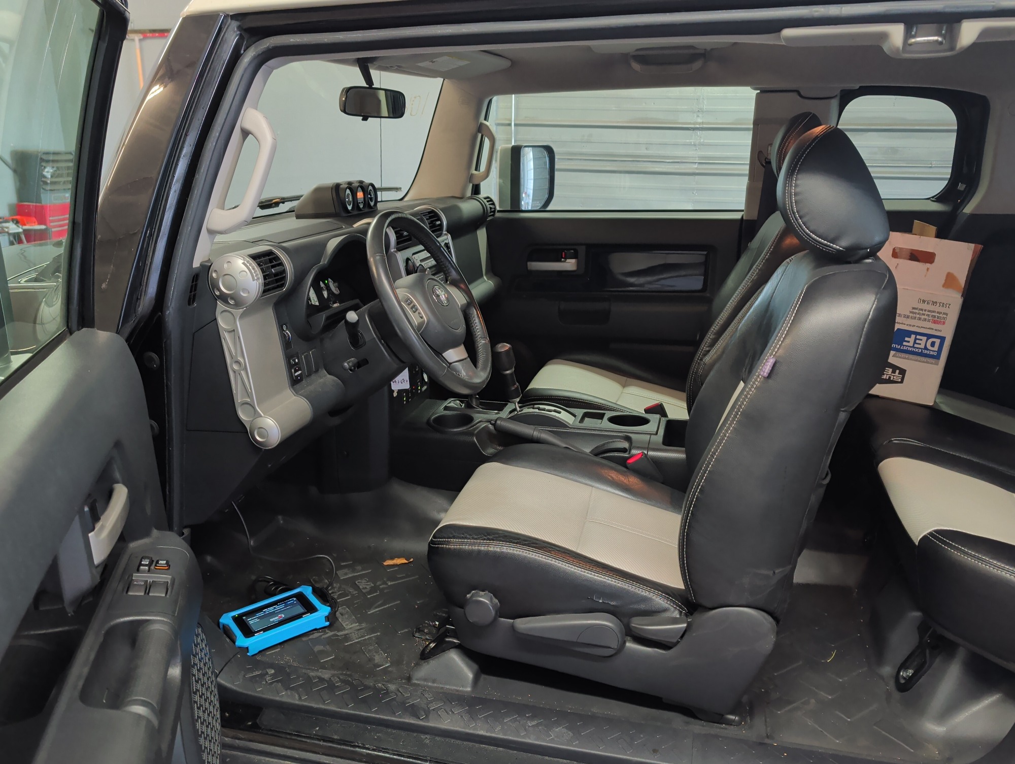 2008 toyota fj-cruiser 4wd-at with 98716 miles for sale near Elk River, Minnesota 106827_22_driver_seat.jpg
