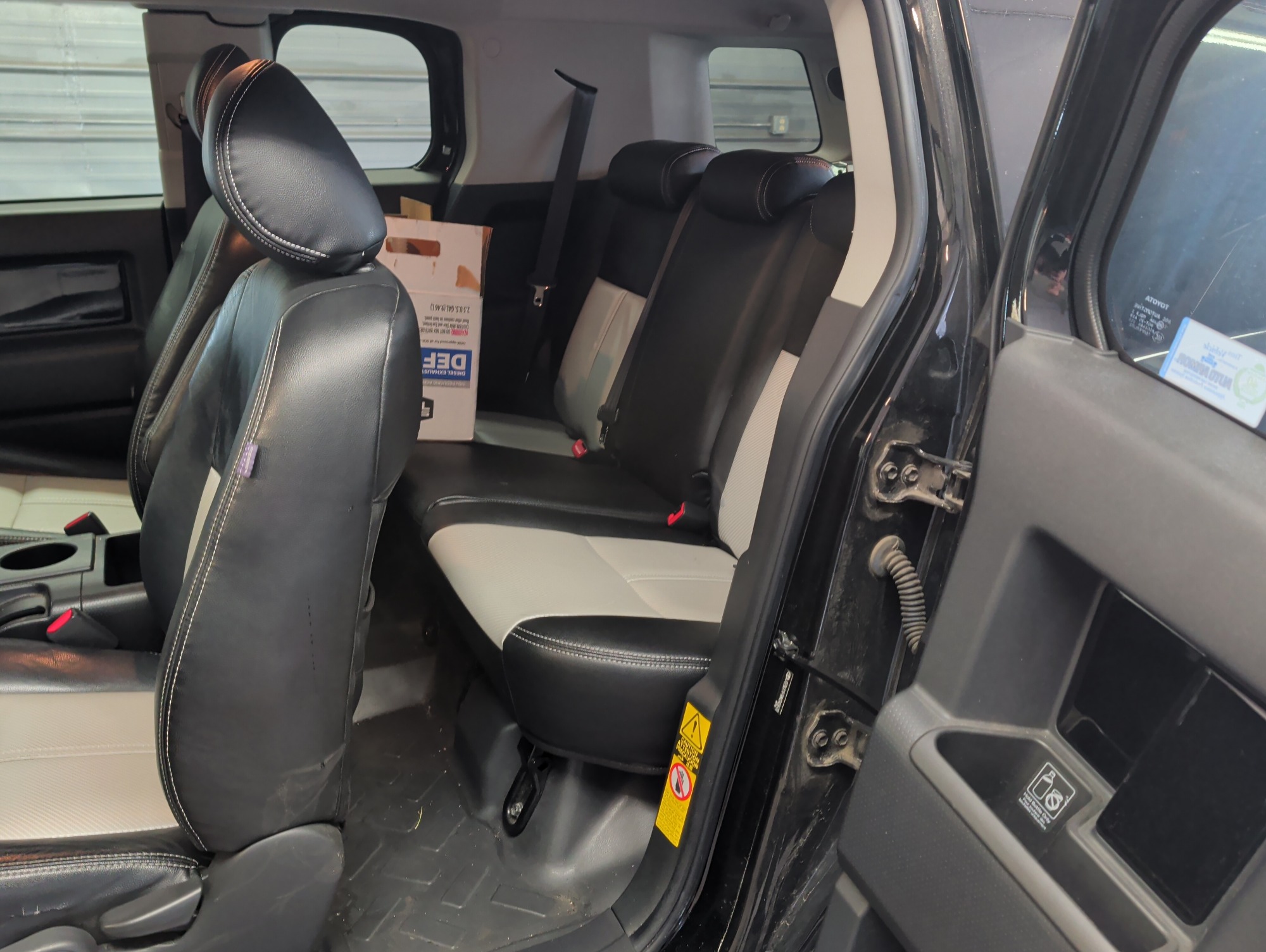 2008 toyota fj-cruiser 4wd-at with 98716 miles for sale near Elk River, Minnesota 106827_24_drv_rear_seat.jpg