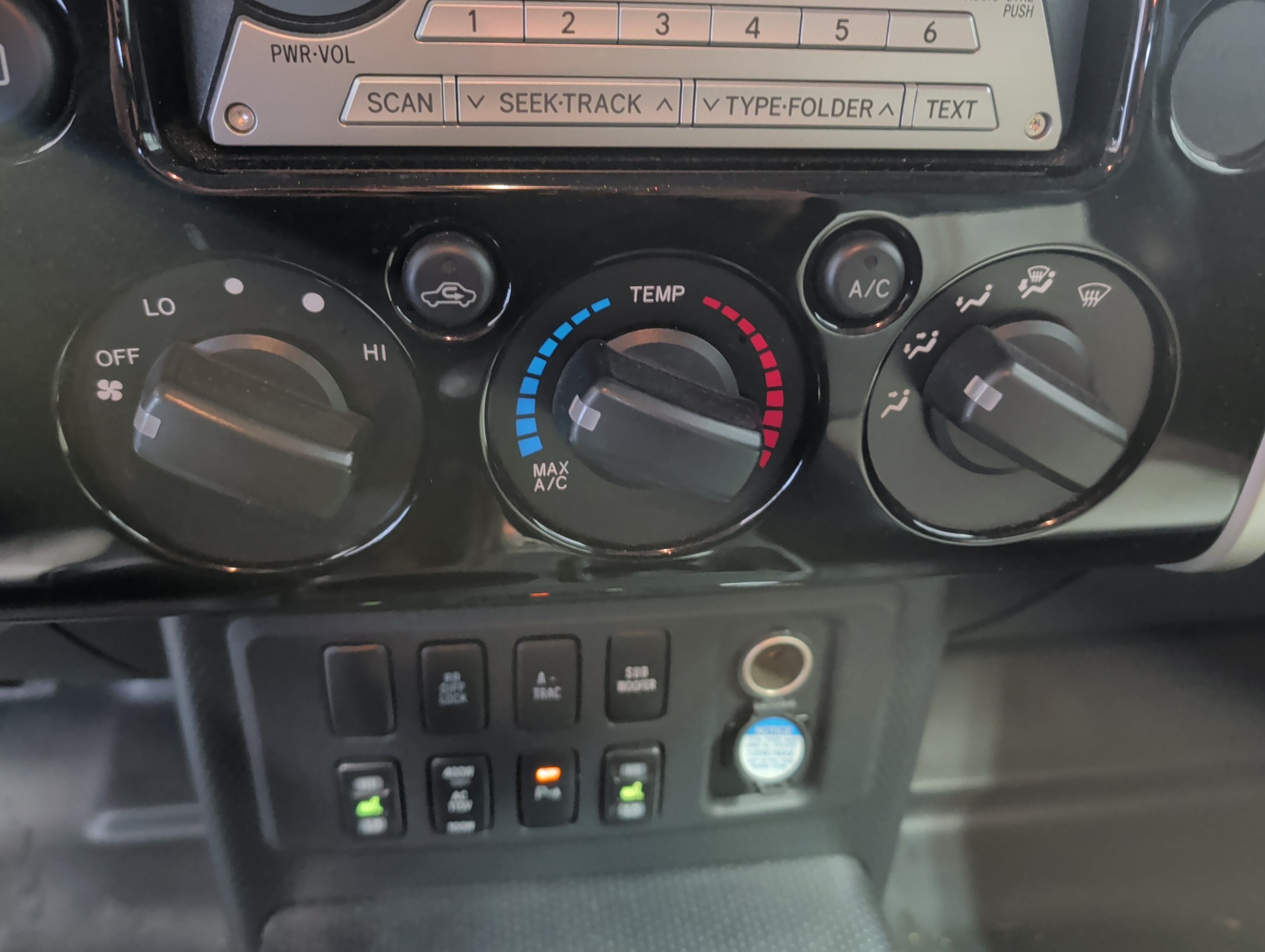 2008 toyota fj-cruiser 4wd-at with 98716 miles for sale near Elk River, Minnesota 106827_40_climate_control.jpg