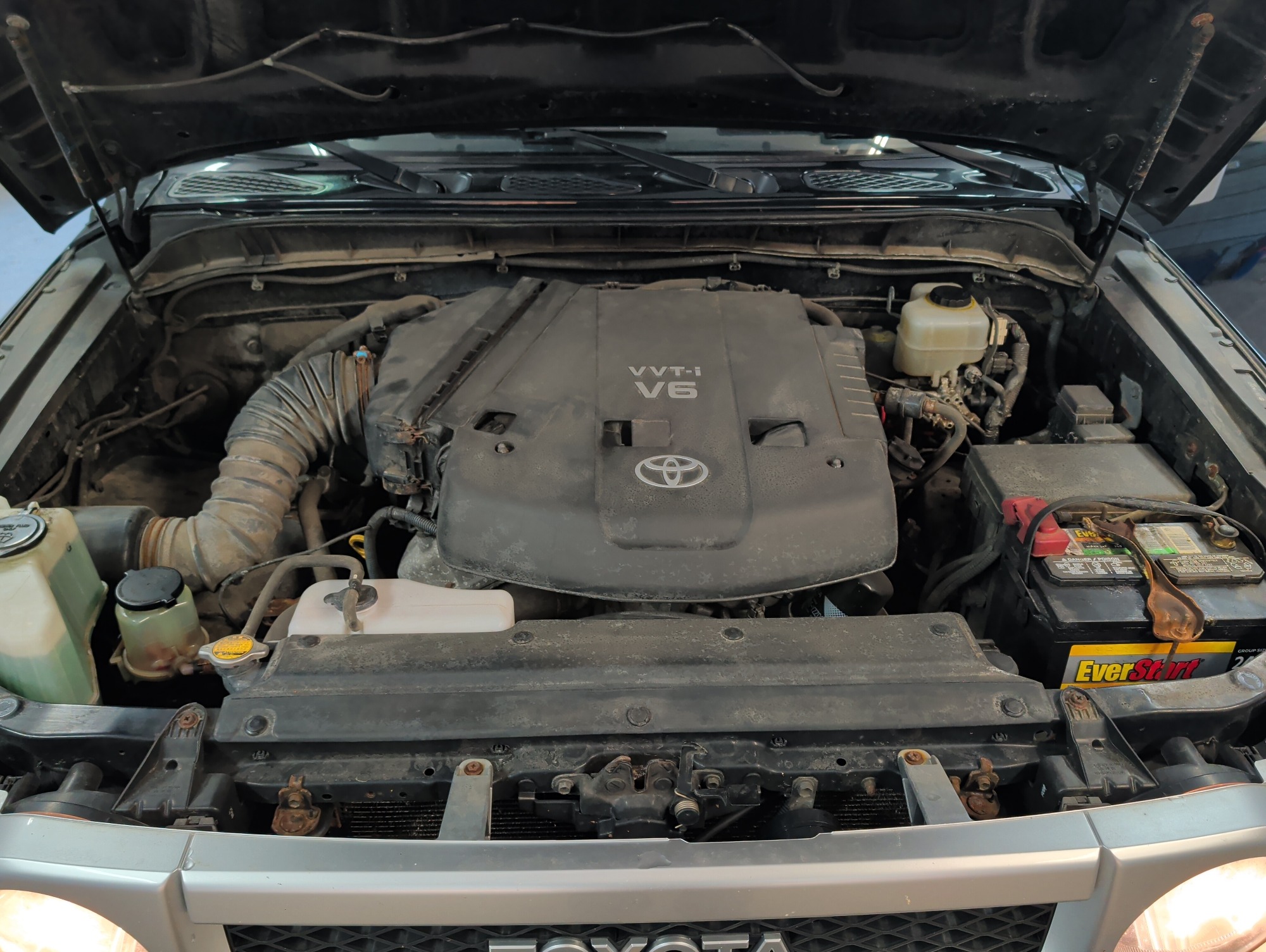 2008 toyota fj-cruiser 4wd-at with 98716 miles for sale near Elk River, Minnesota 106827_49_engine_bay.jpg