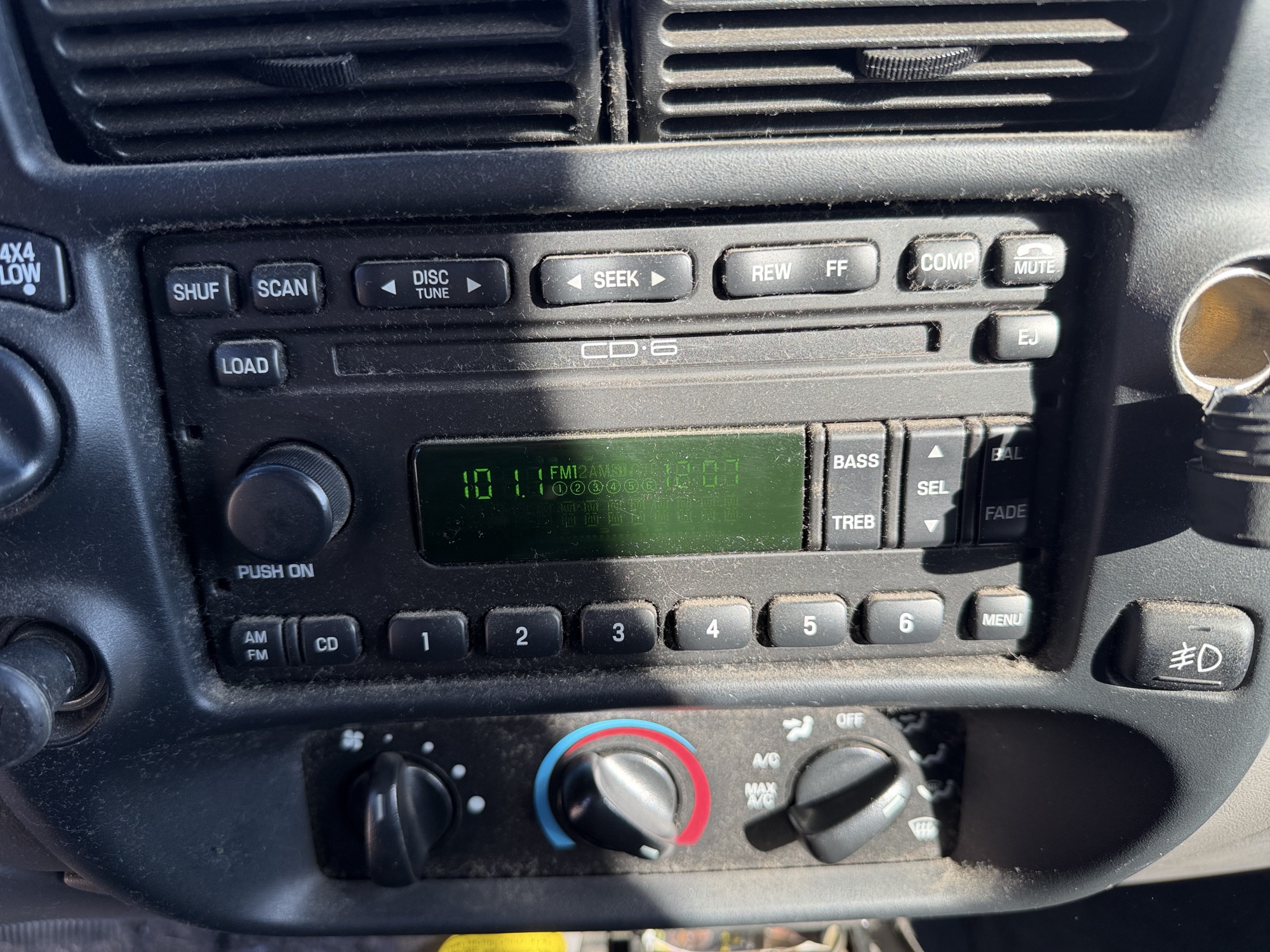 2002 ford ranger edge-supercab-4wd with 228144 miles for sale near Elk River, Minnesota 106830_39_radio_closeup.jpg