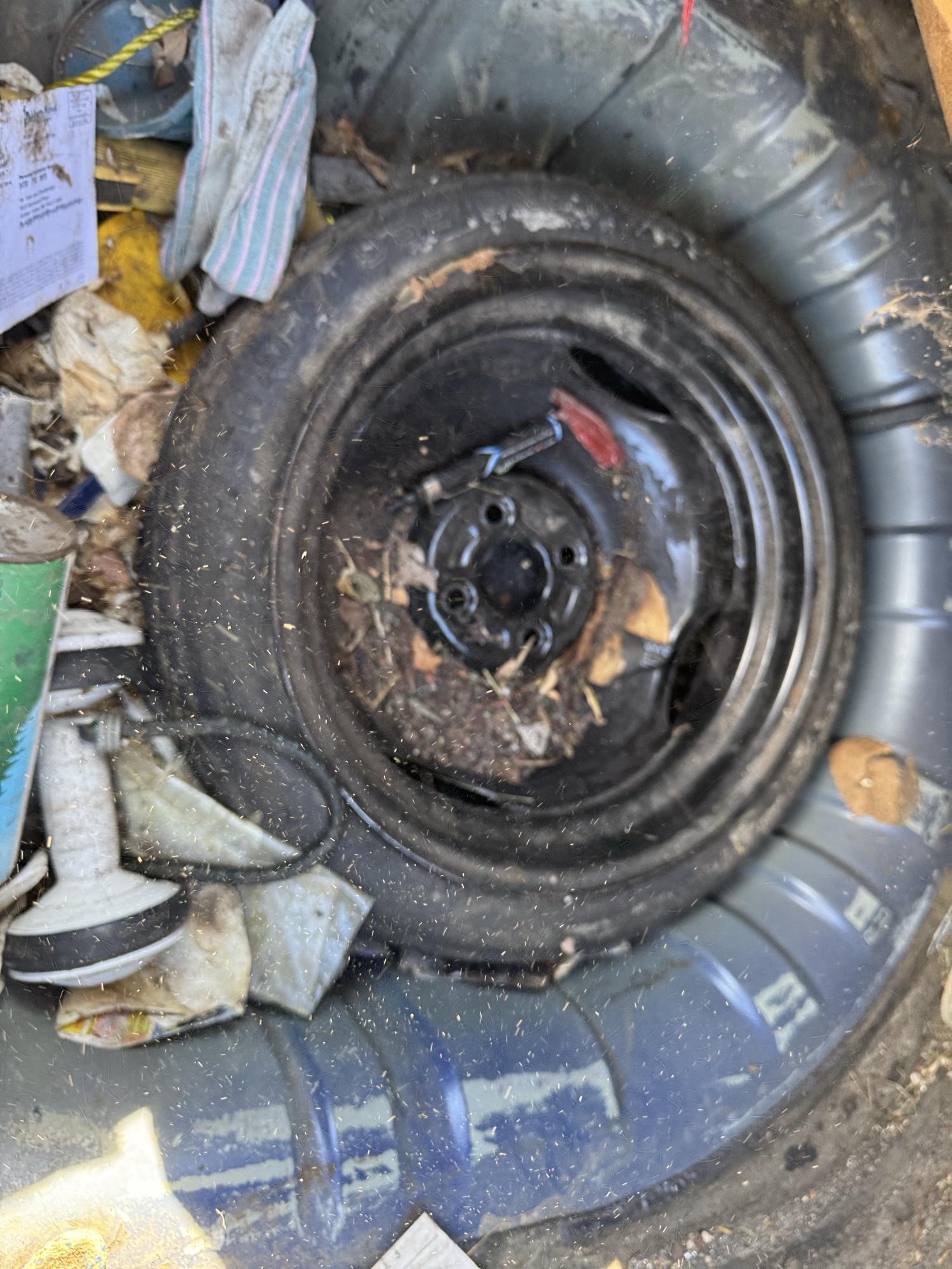1999 kia sephia base with 167933 miles for sale near Elk River, Minnesota 106832_27_spare_tire.jpg