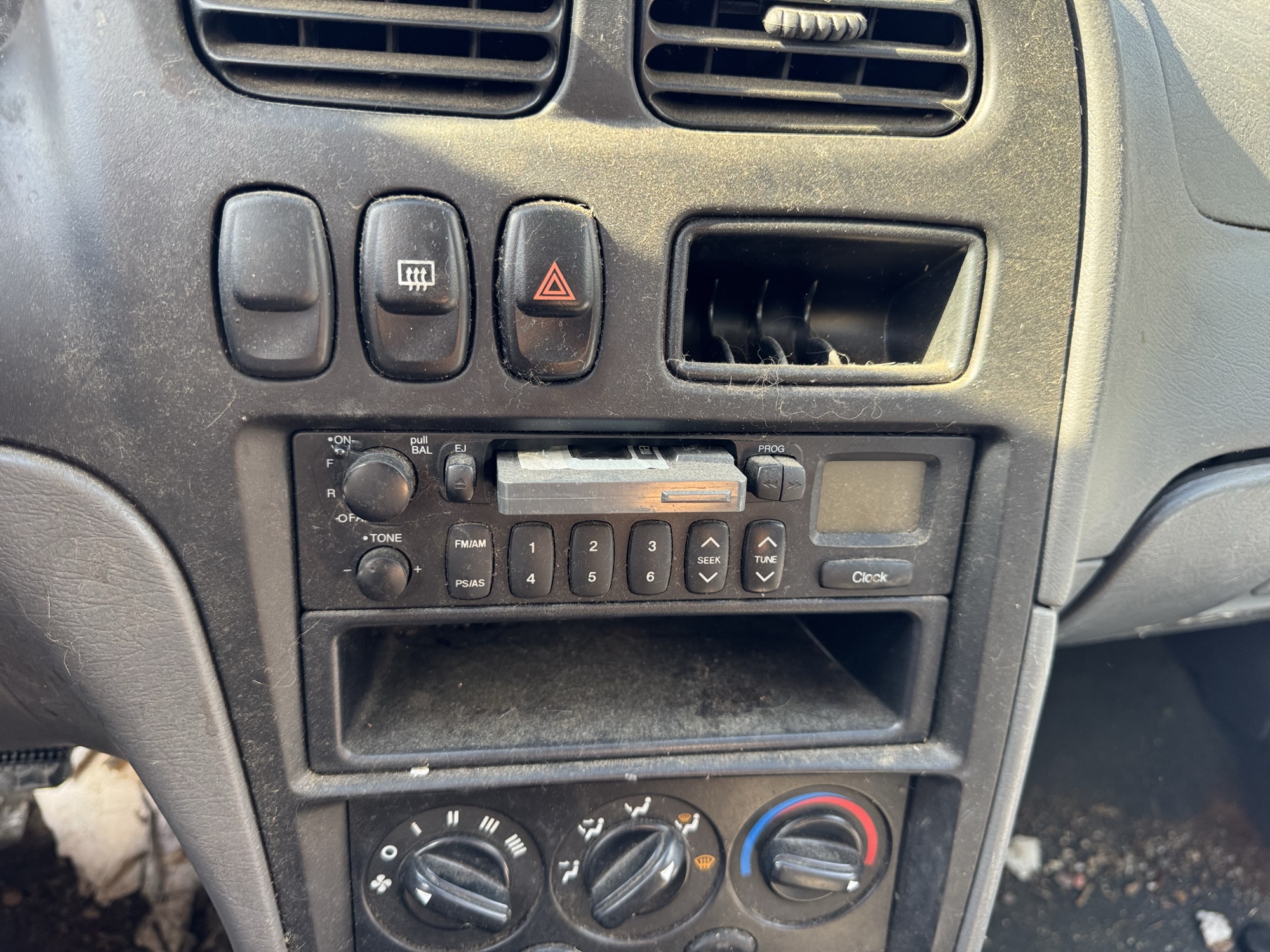 1999 kia sephia base with 167933 miles for sale near Elk River, Minnesota 106832_39_radio_closeup.jpg
