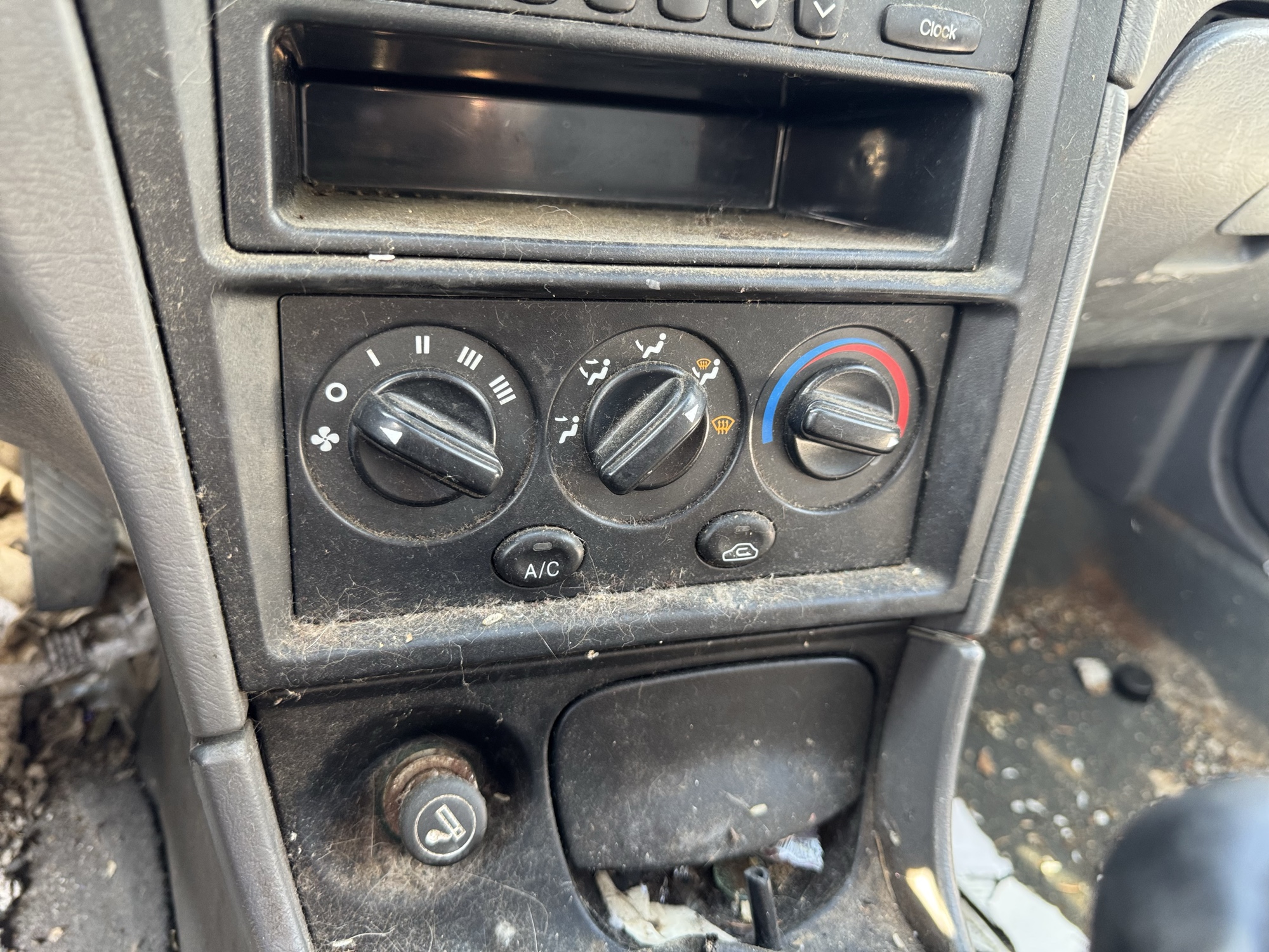 1999 kia sephia base with 167933 miles for sale near Elk River, Minnesota 106832_40_climate_control.jpg