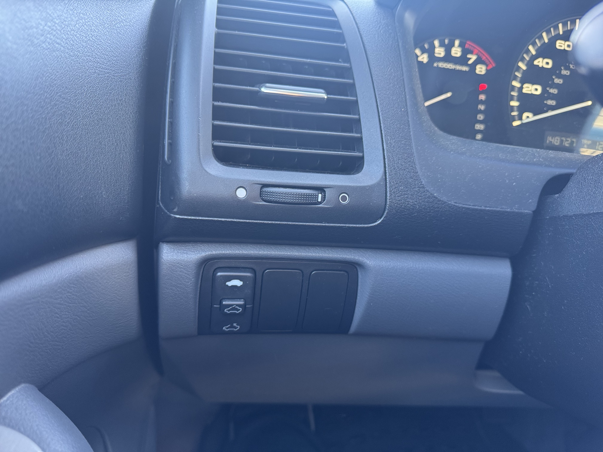 2007 honda accord ex-sedan-at with 148727 miles for sale near Elk River, Minnesota 106833_37_left_of_steering_wheel.jpg