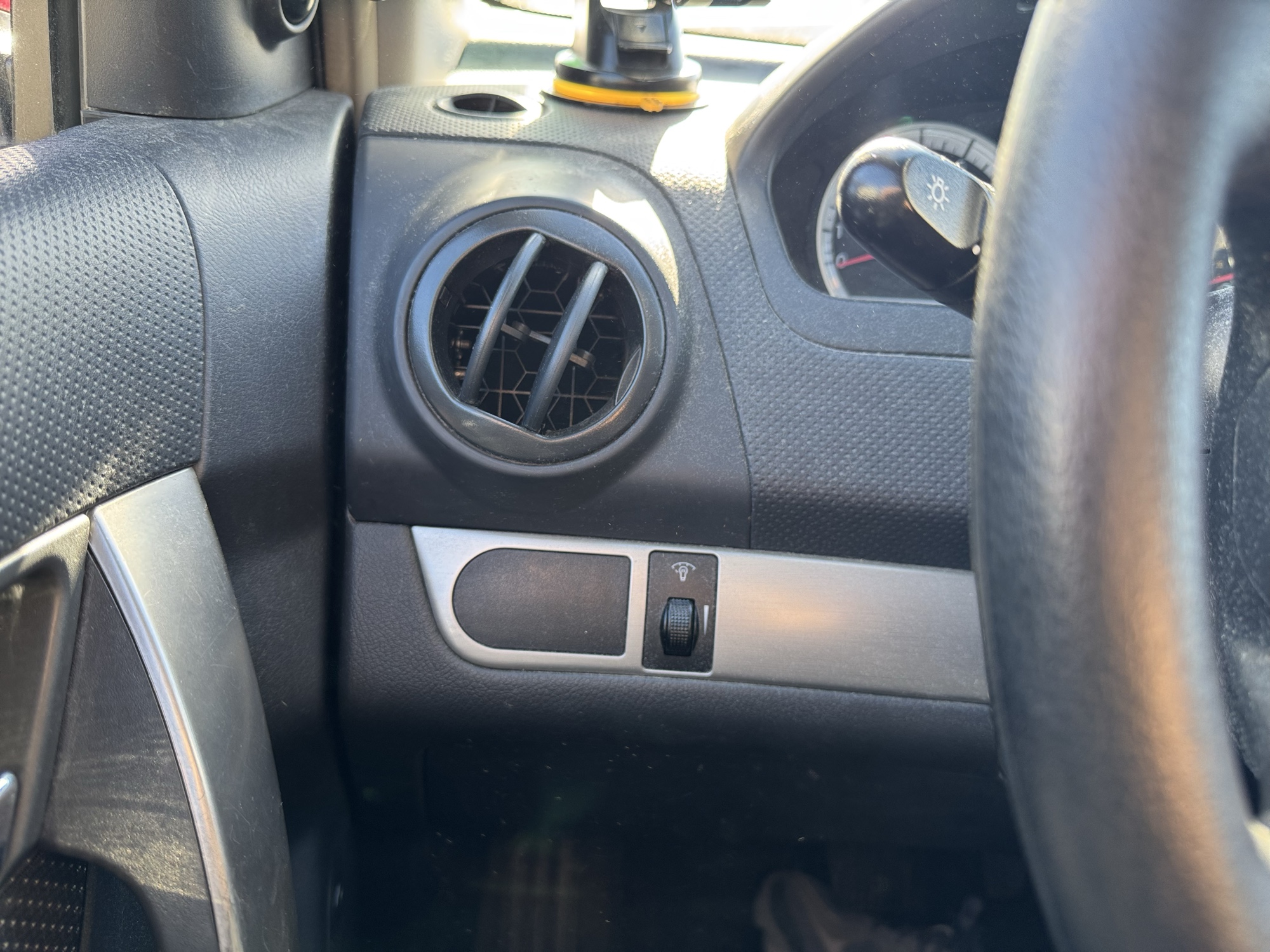 2008 chevrolet aveo ls-4-door with 84060 miles for sale near Elk River, Minnesota 106834_37_left_of_steering_wheel.jpg