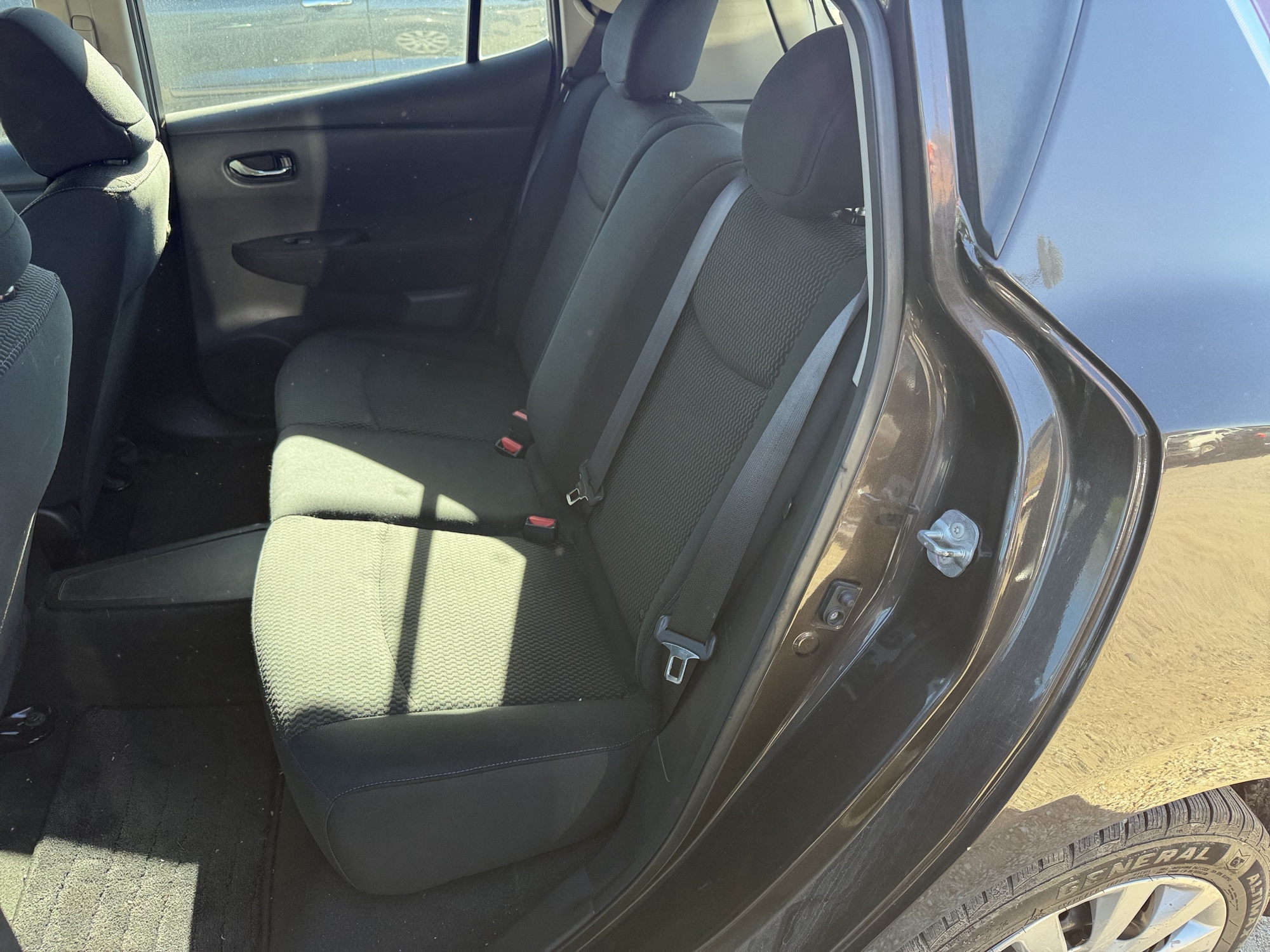 2016 nissan leaf sl with 82655 miles for sale near Elk River, Minnesota 106835_24_drv_rear_seat.jpg