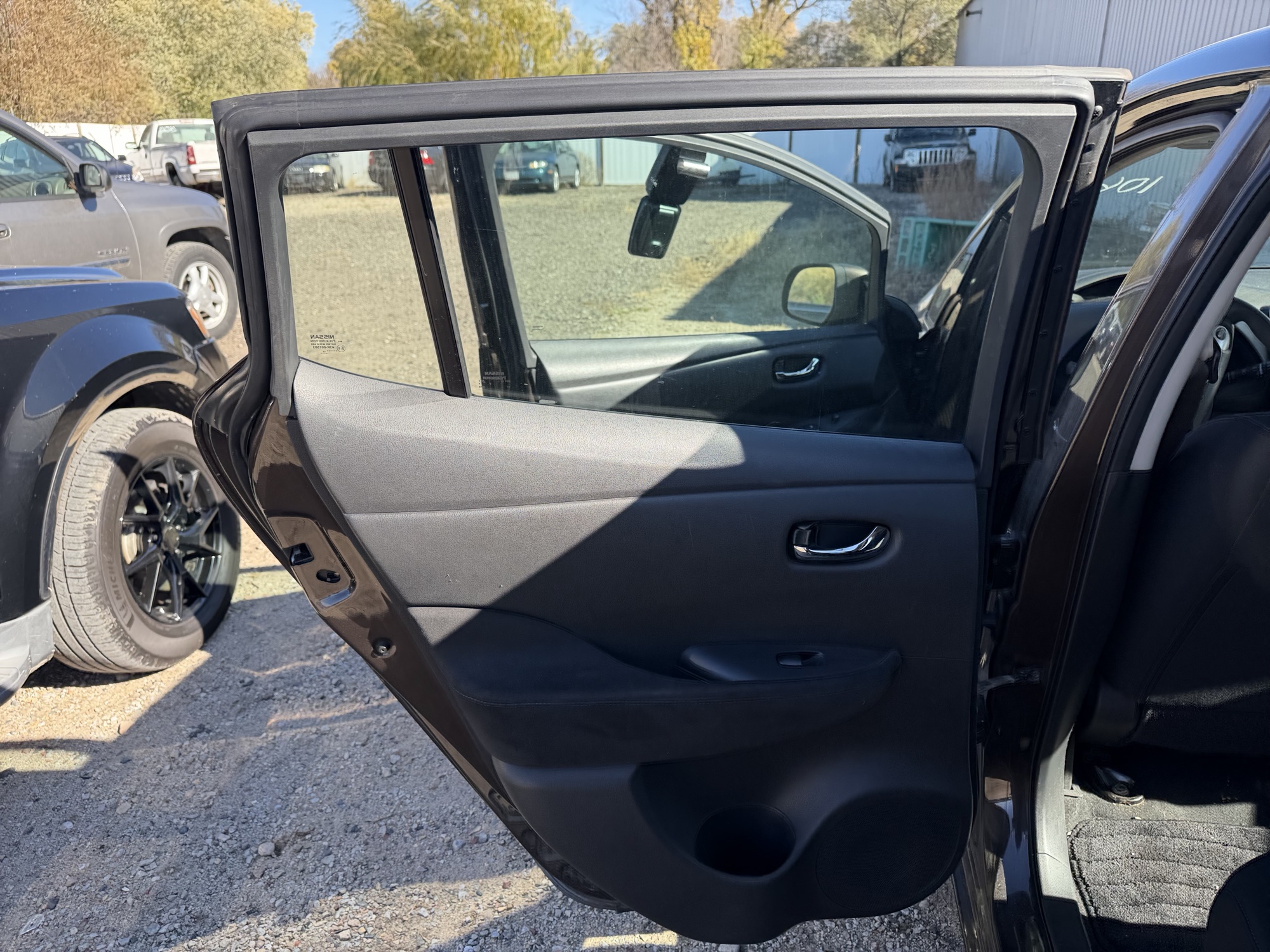 2016 nissan leaf sl with 82655 miles for sale near Elk River, Minnesota 106835_25_drv_rear_door_panel.jpg