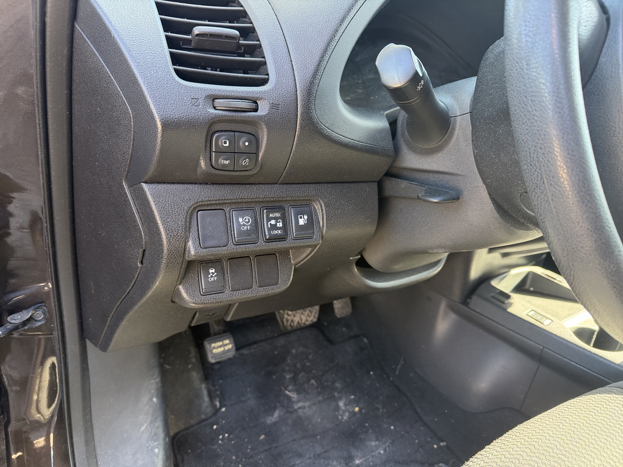 2016 nissan leaf sl with 82655 miles for sale near Elk River, Minnesota 106835_37_left_of_steering_wheel.jpg