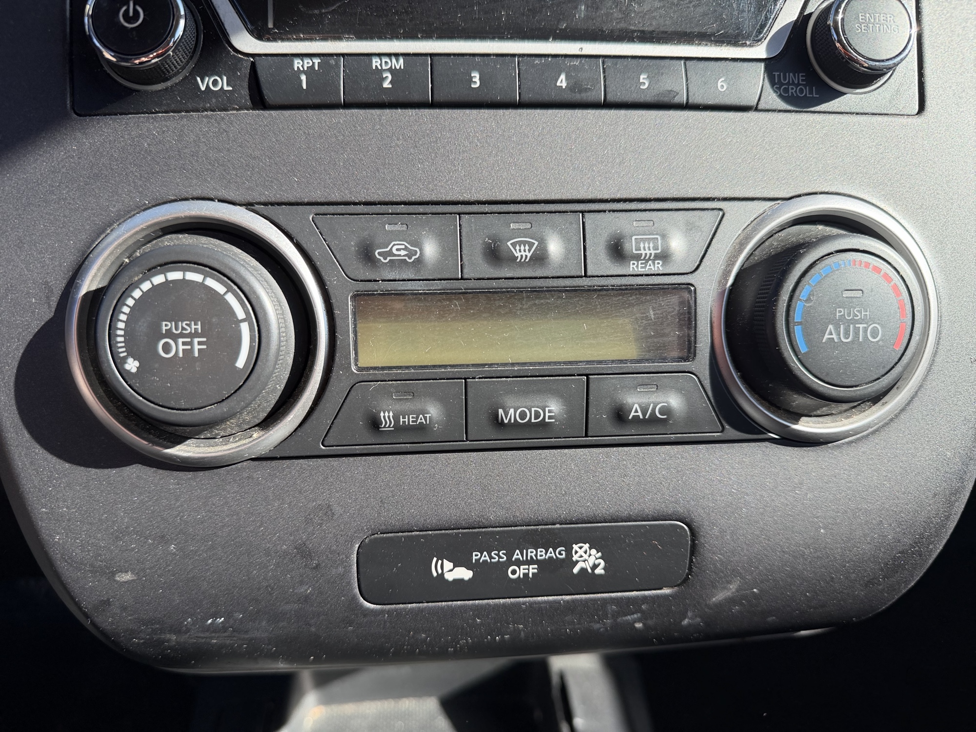2016 nissan leaf sl with 82655 miles for sale near Elk River, Minnesota 106835_40_climate_control.jpg
