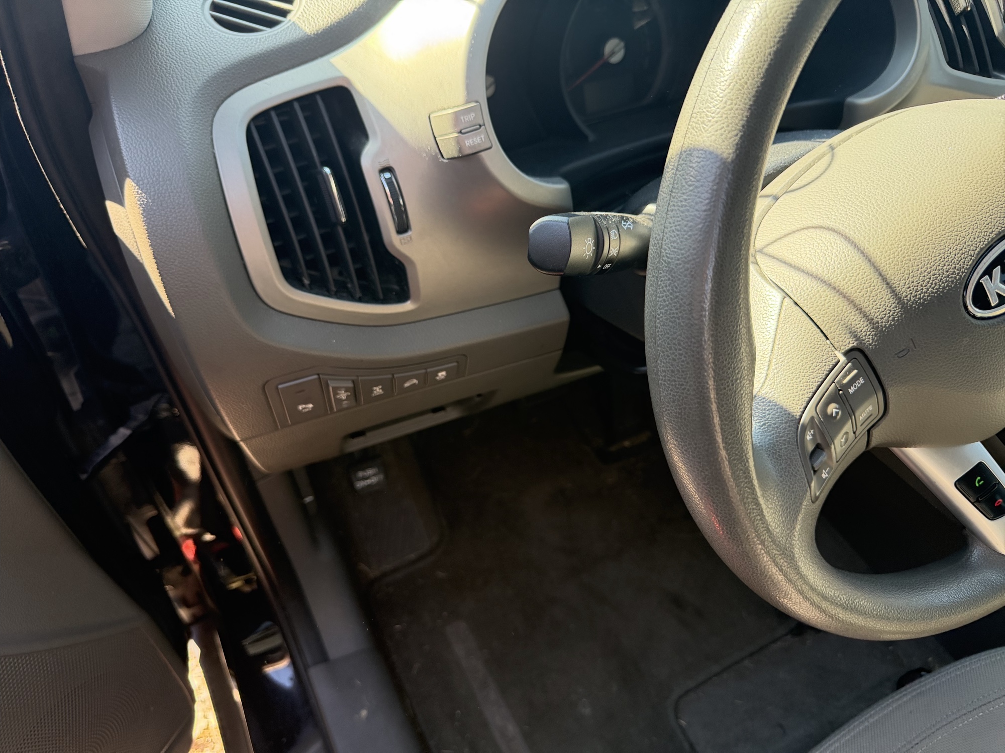 2011 kia sportage lx-awd for sale near St. Louis, Missouri 106838_37_left_of_steering_wheel.jpg