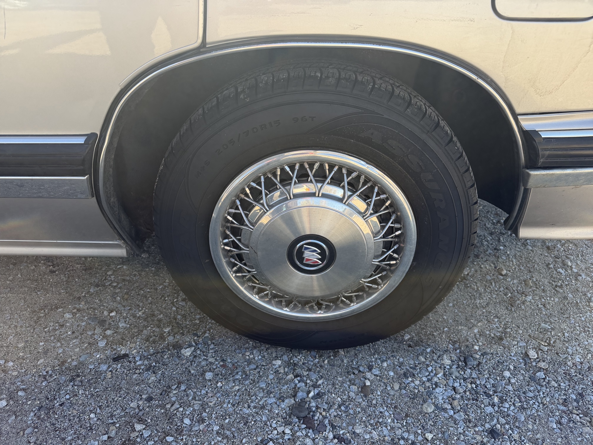 1996 buick lesabre limited with 77426 miles for sale near Elk River, Minnesota 106839_13_rear_drv_wheel.jpg