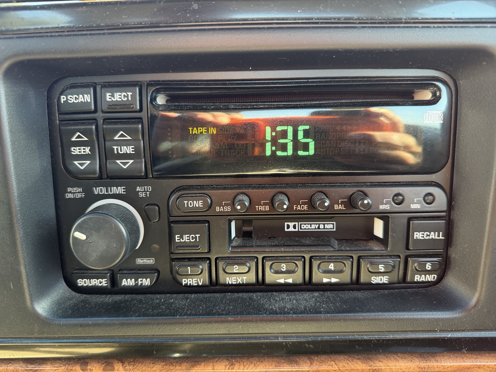 1996 buick lesabre limited with 77426 miles for sale near Elk River, Minnesota 106839_39_radio_closeup.jpg