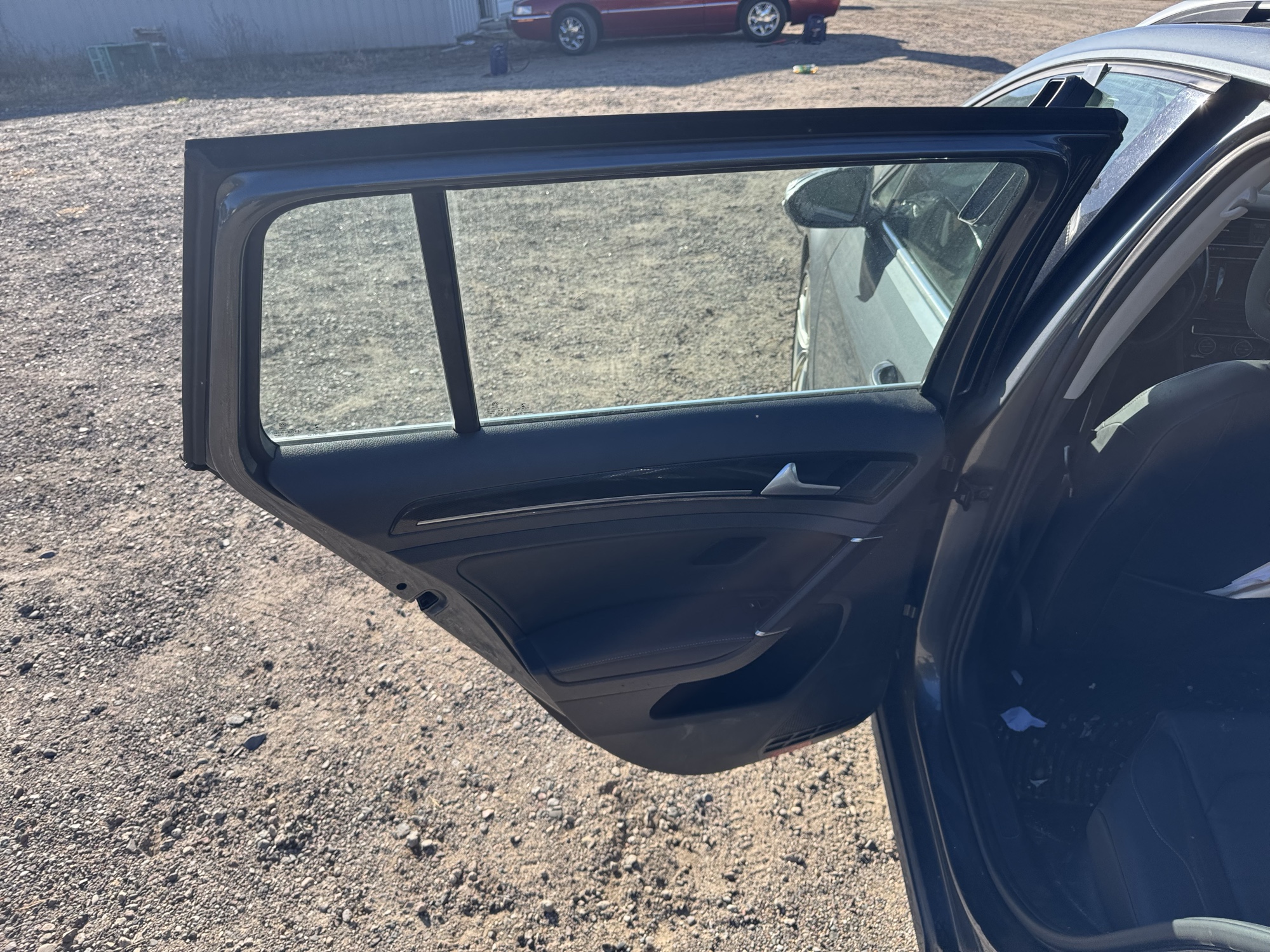 2015 volkswagen golf-sportwagen tsi-s-6a with 186366 miles for sale near Elk River, Minnesota 106840_25_drv_rear_door_panel.jpg