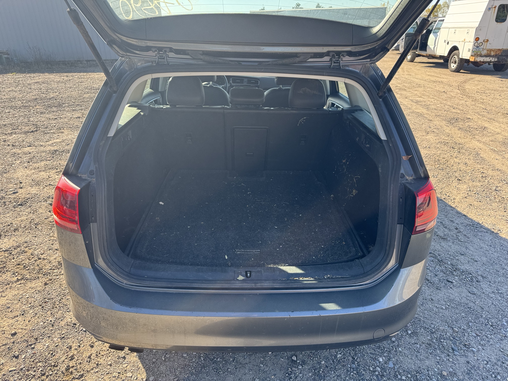 2015 volkswagen golf-sportwagen tsi-s-6a with 186366 miles for sale near Elk River, Minnesota 106840_26_trunk.jpg