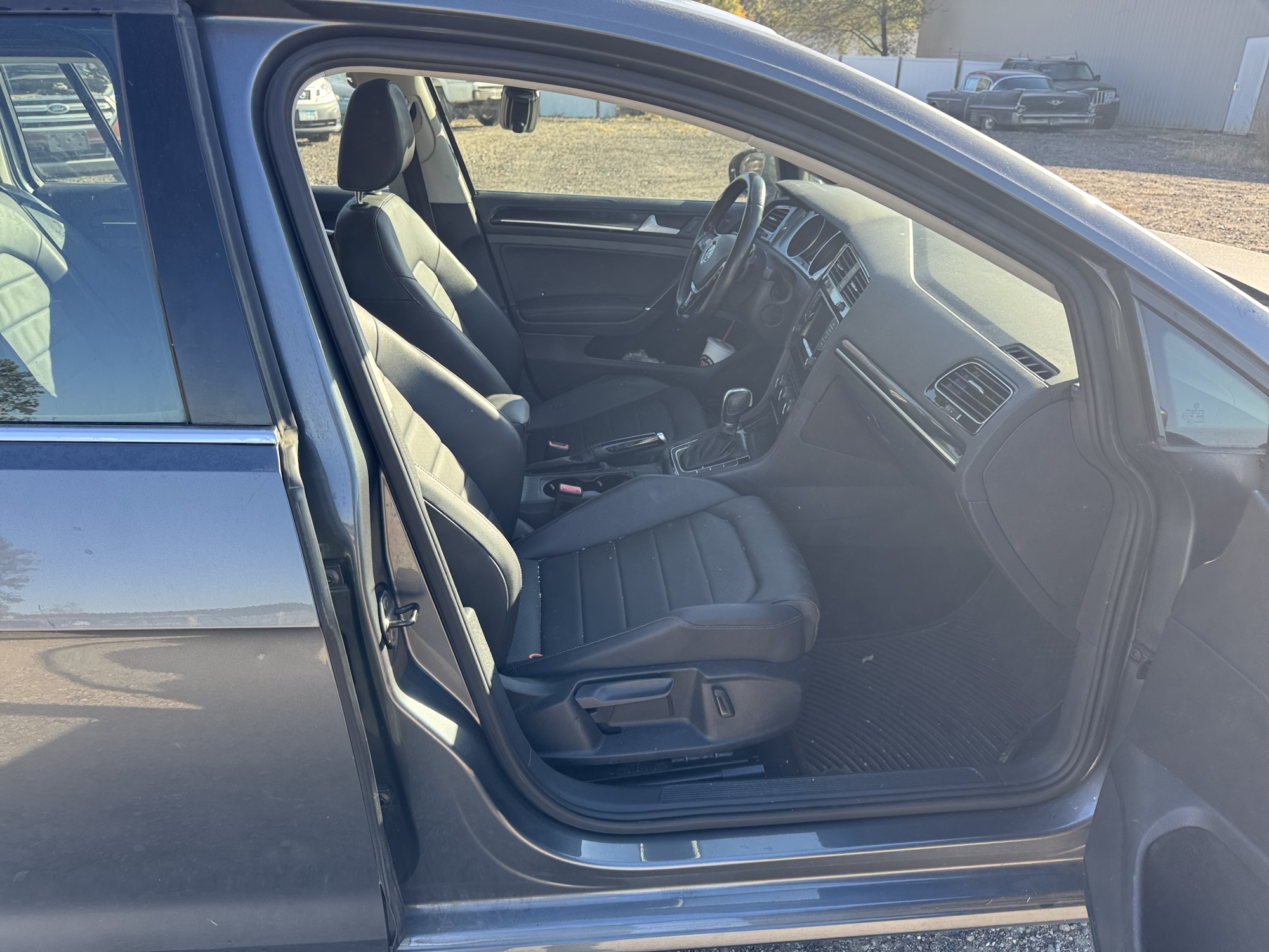 2015 volkswagen golf-sportwagen tsi-s-6a with 186366 miles for sale near Elk River, Minnesota 106840_31_passenger_seat.jpg