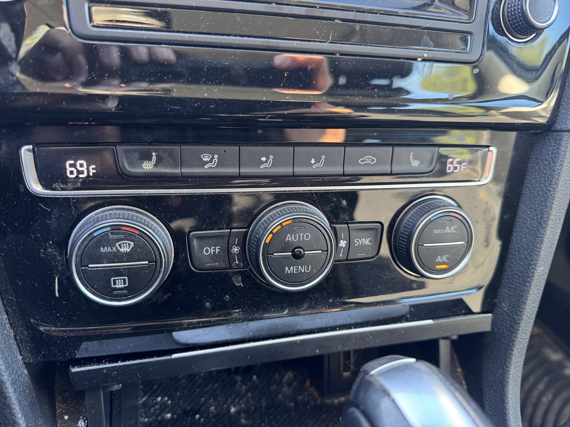 2015 volkswagen golf-sportwagen tsi-s-6a with 186366 miles for sale near Elk River, Minnesota 106840_40_climate_control.jpg
