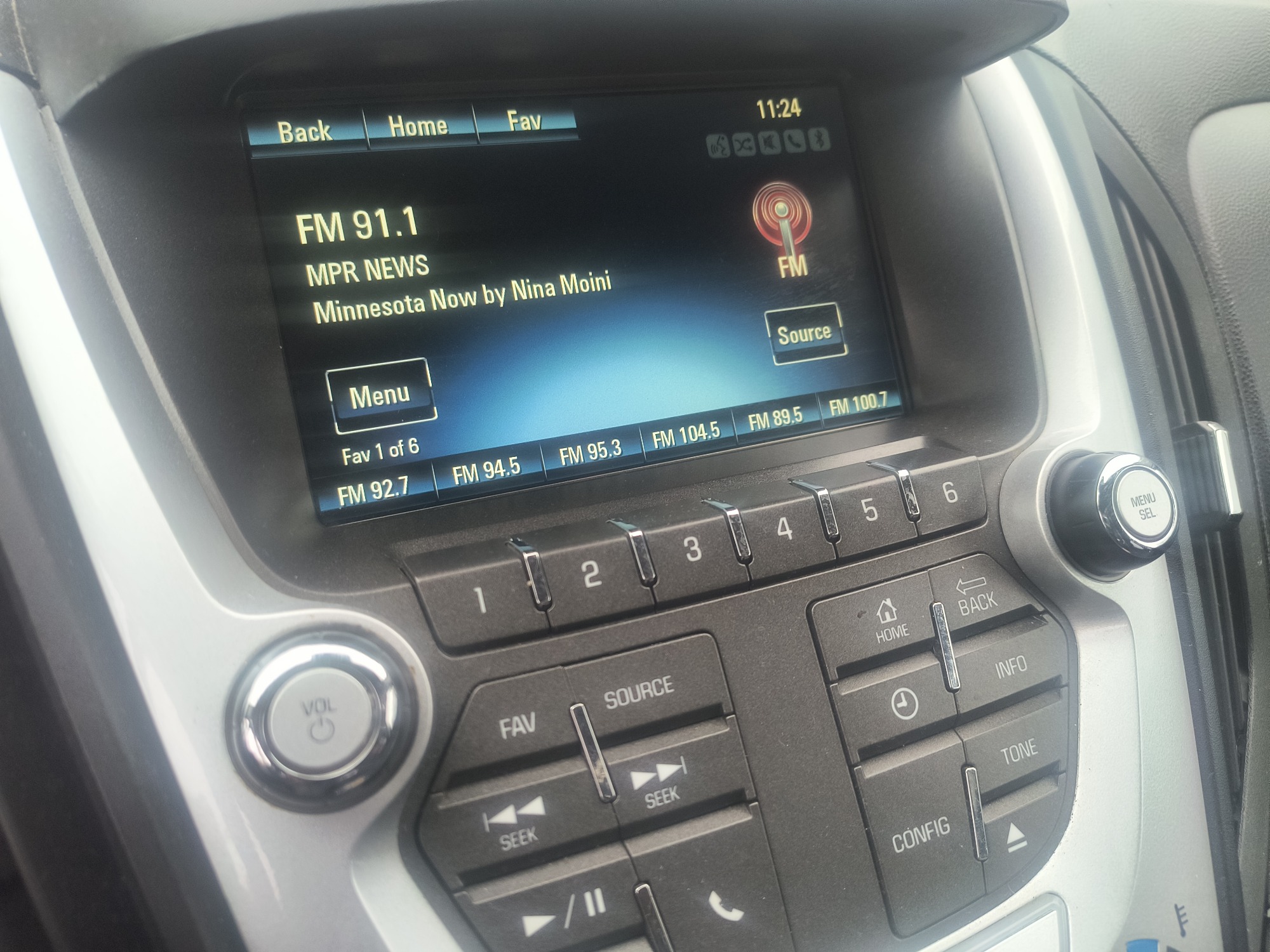 2015 chevrolet equinox 1lt-awd with 141371 miles for sale near Elk River, Minnesota 106841_39_radio_closeup.jpg