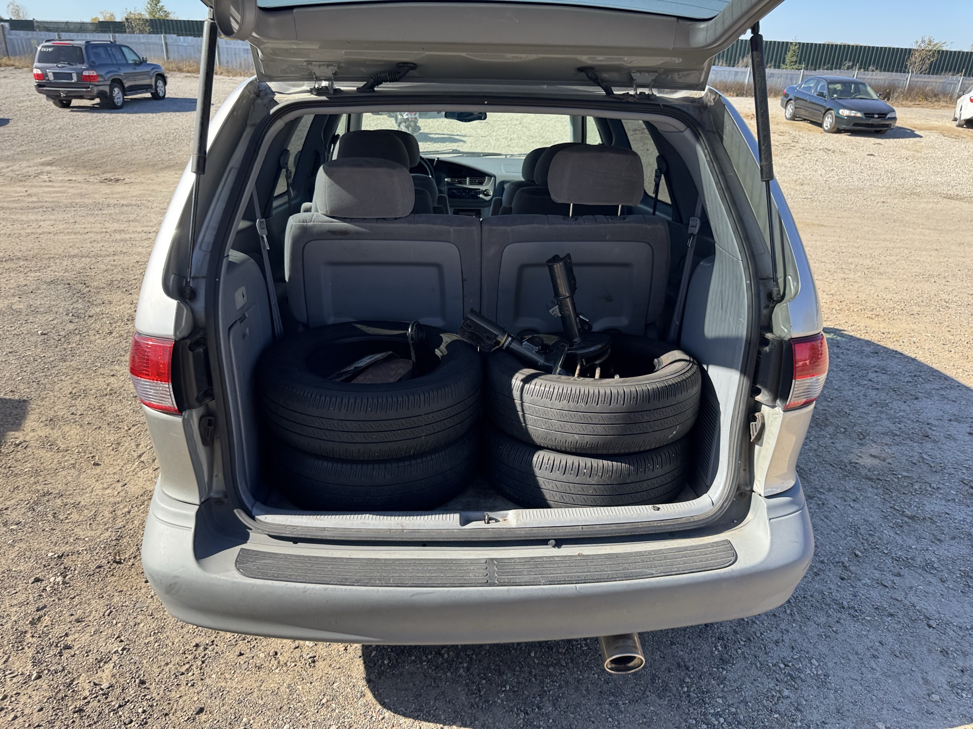 2002 toyota sienna le with 98994 miles for sale near Elk River, Minnesota 106842_26_trunk.jpg