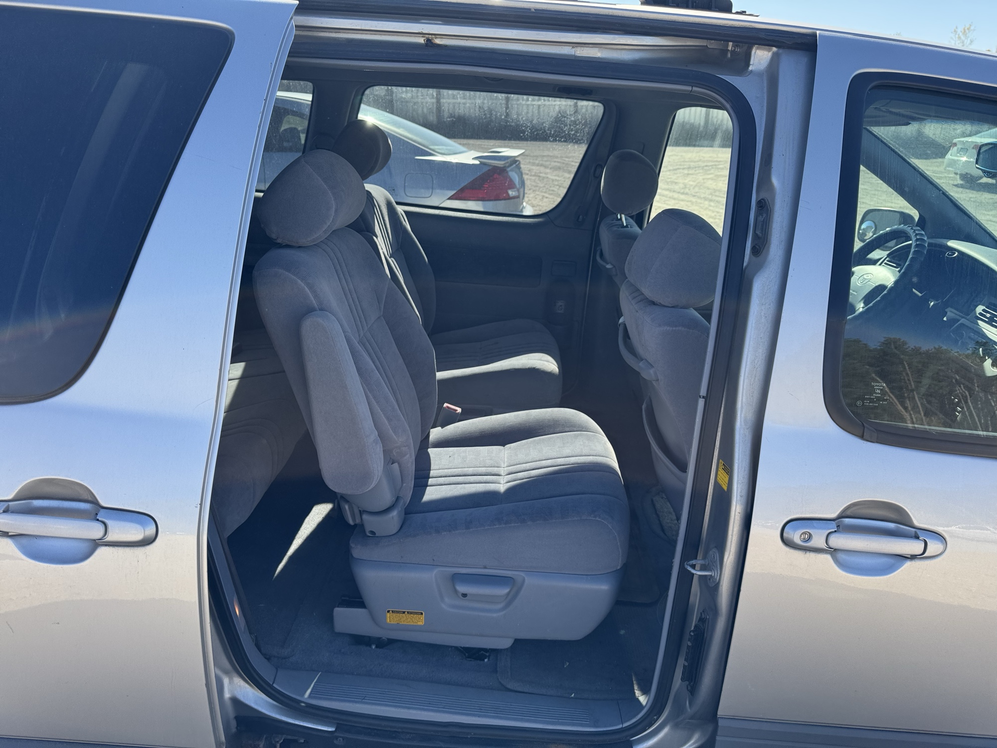 2002 toyota sienna le with 98994 miles for sale near Elk River, Minnesota 106842_28_pass_rear_seat.jpg
