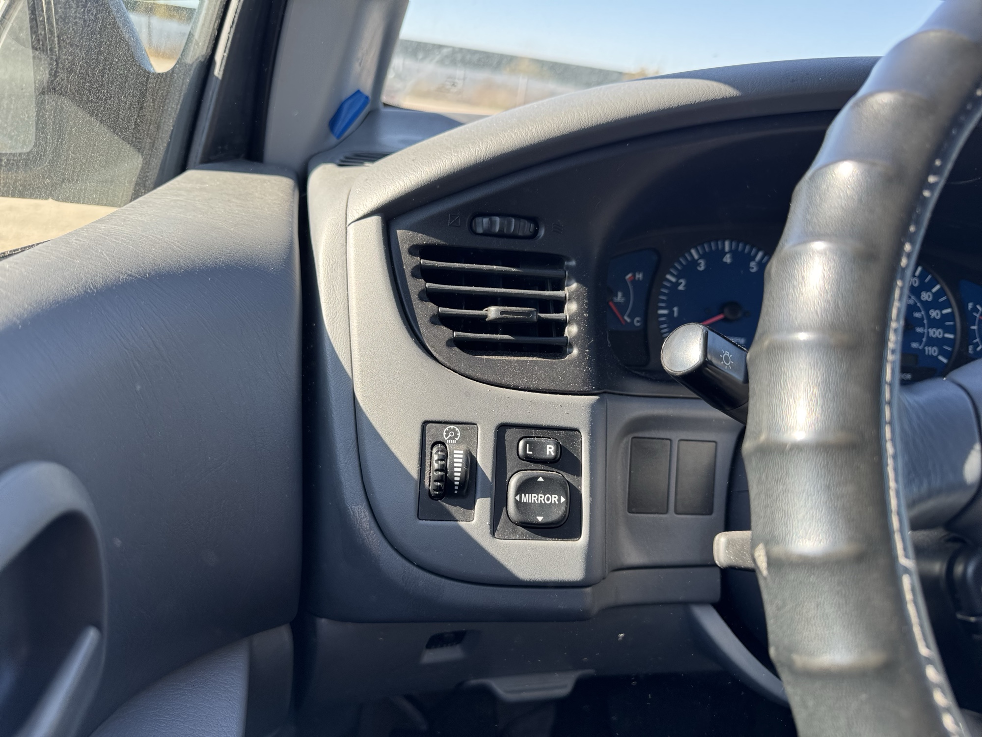 2002 toyota sienna le with 98994 miles for sale near Elk River, Minnesota 106842_37_left_of_steering_wheel.jpg
