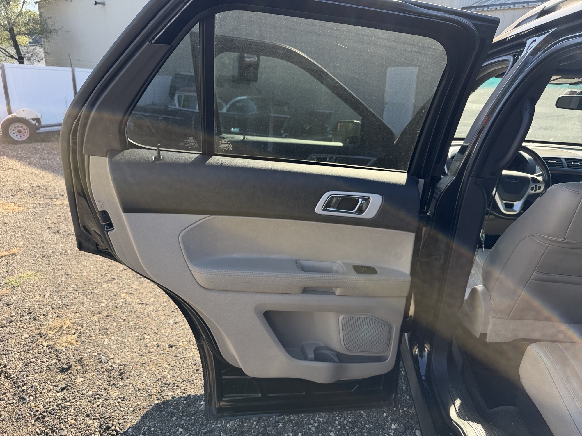 2015 ford explorer limited-4wd with 203681 miles for sale near Elk River, Minnesota 106843_25_drv_rear_door_panel.jpg