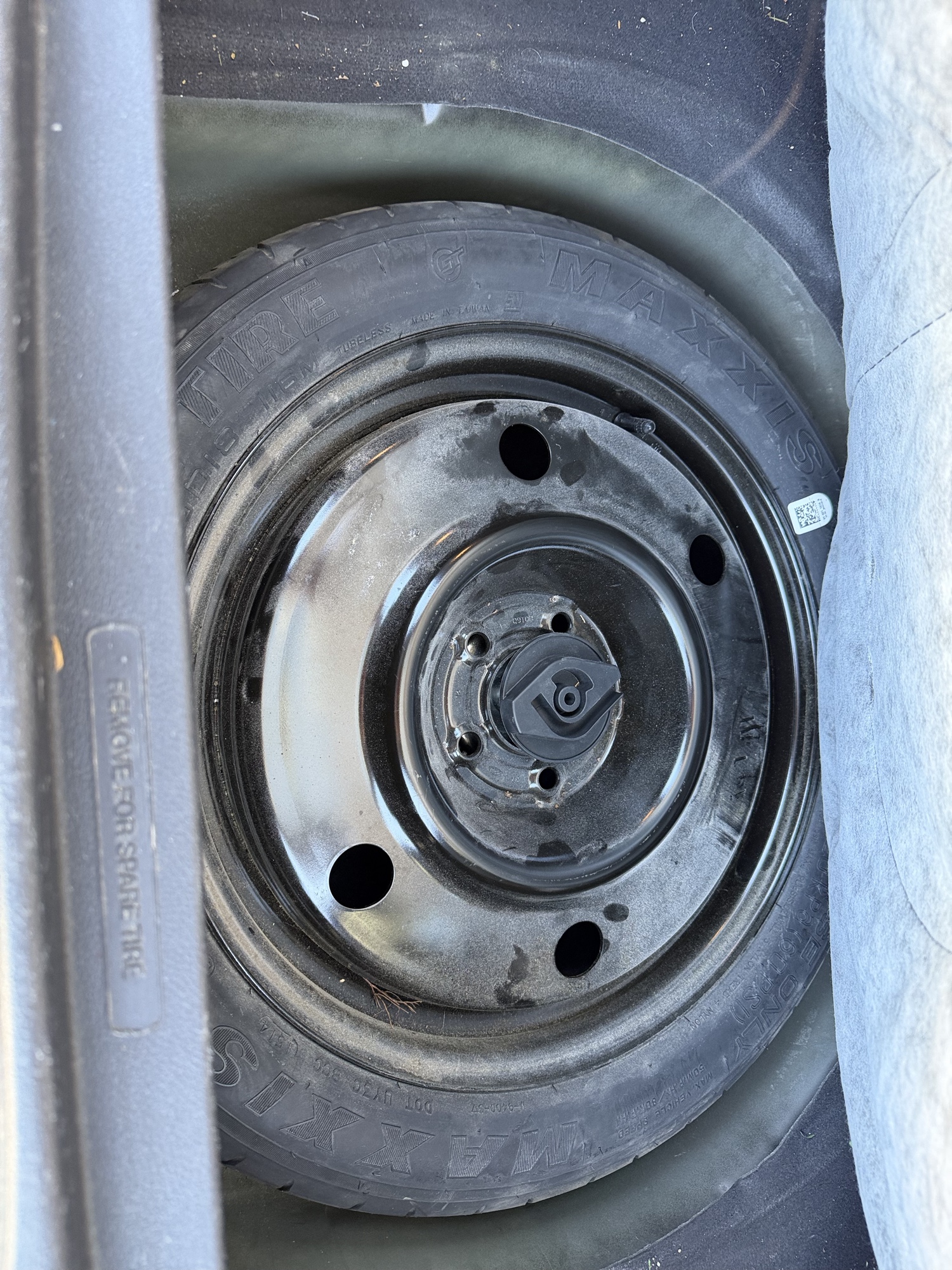 2015 ford explorer limited-4wd with 203681 miles for sale near Elk River, Minnesota 106843_27_spare_tire.jpg