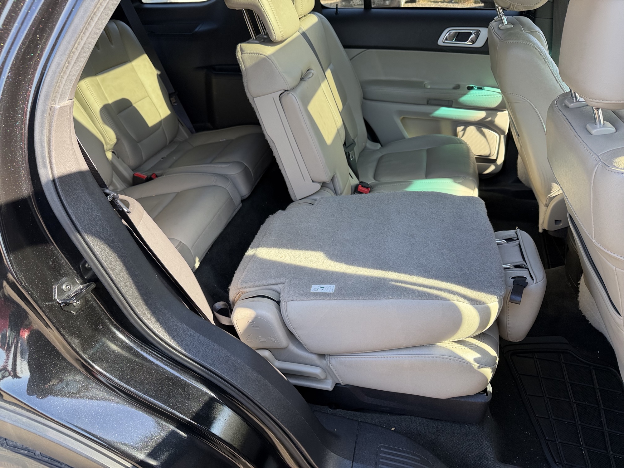 2015 ford explorer limited-4wd with 203681 miles for sale near Elk River, Minnesota 106843_28_pass_rear_seat.jpg